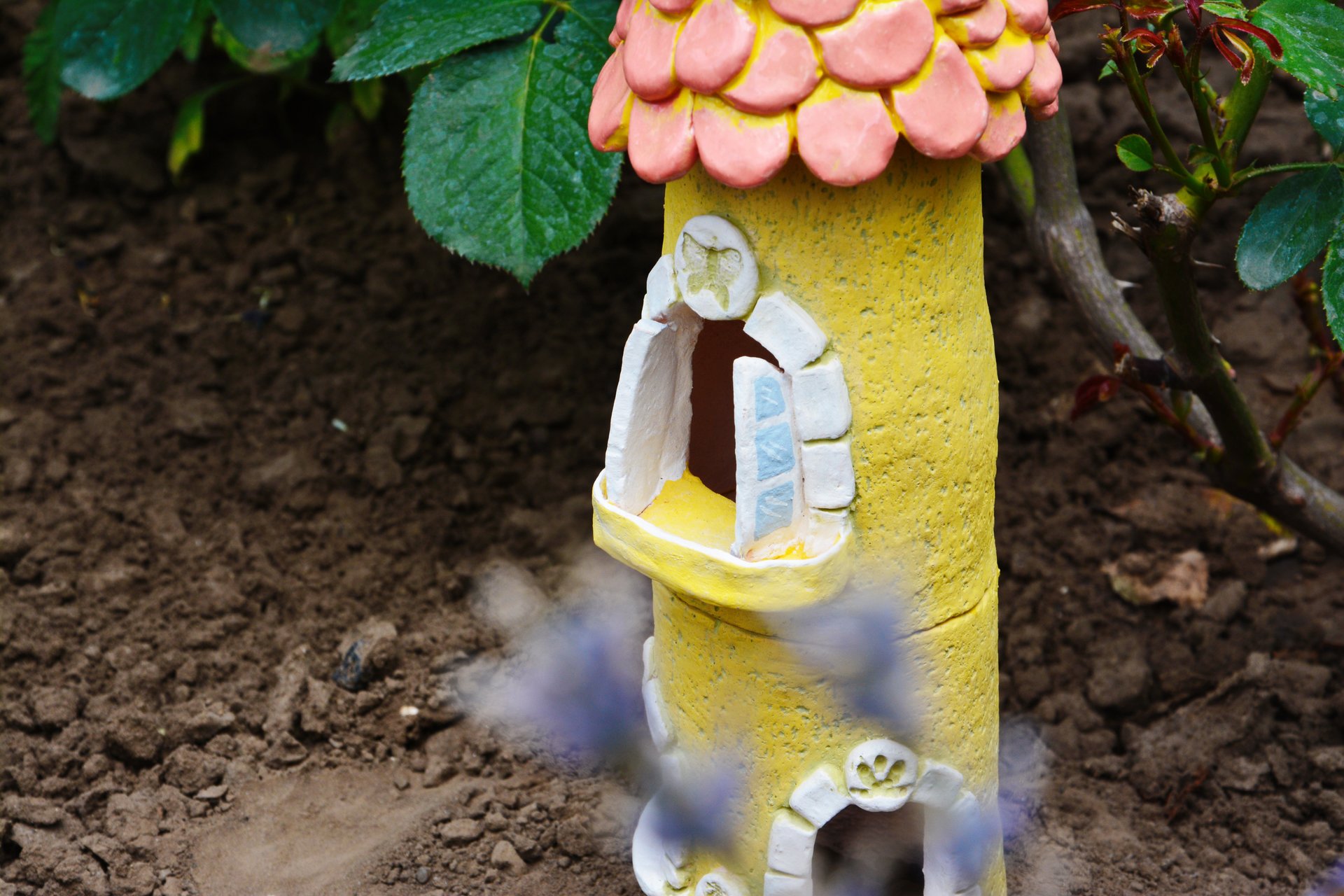 The Yellow Castle - Ceramic decorations for flowerbeds, lawns, height - 35 cm, photo 2 of 2.
