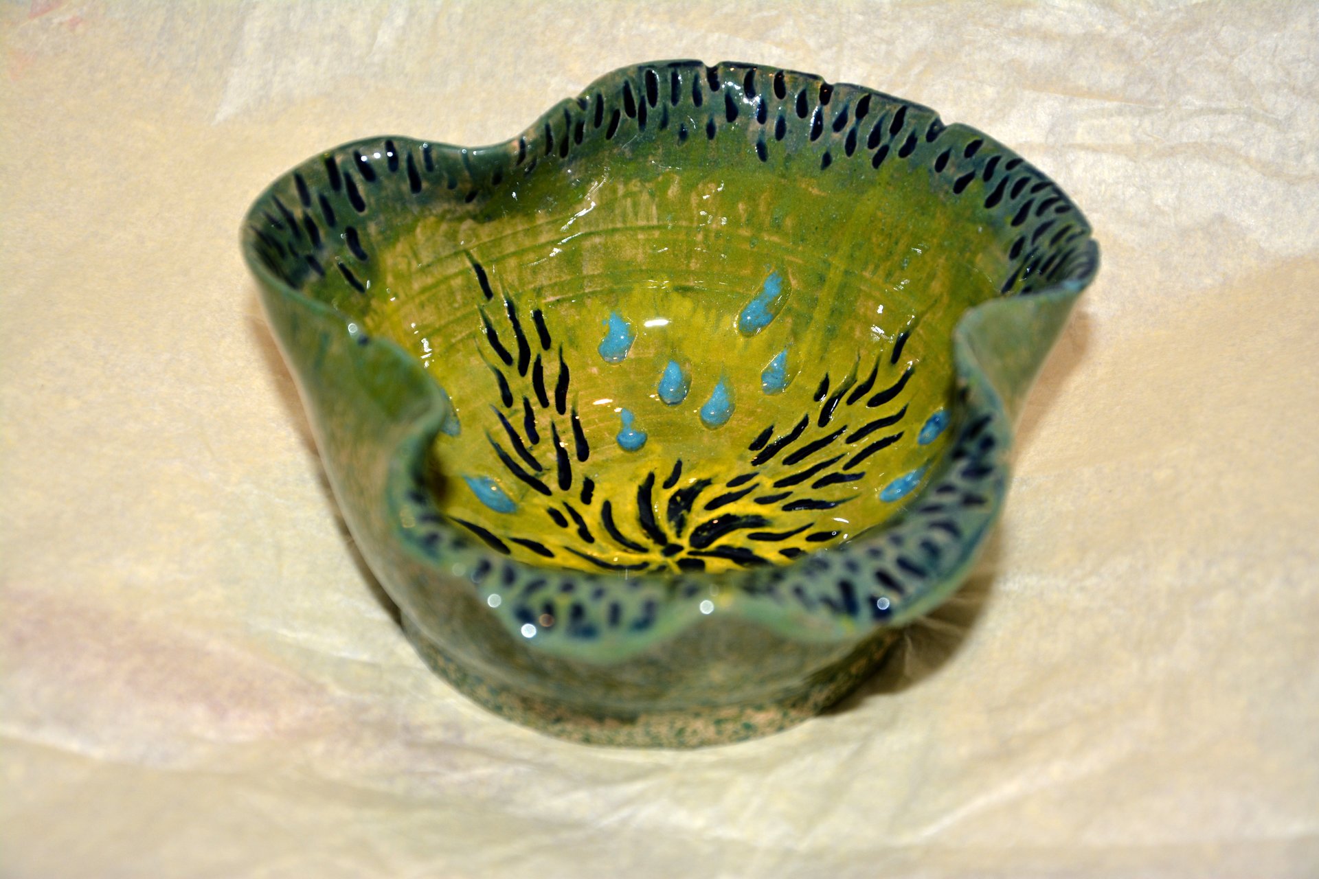 Green marine piala with a pattern of sea star - Pialy and sauceboats, height - 11 cm, width - 15 cm (extreme points), diameter of the bottom - 8 cm, photo 1 of 3.