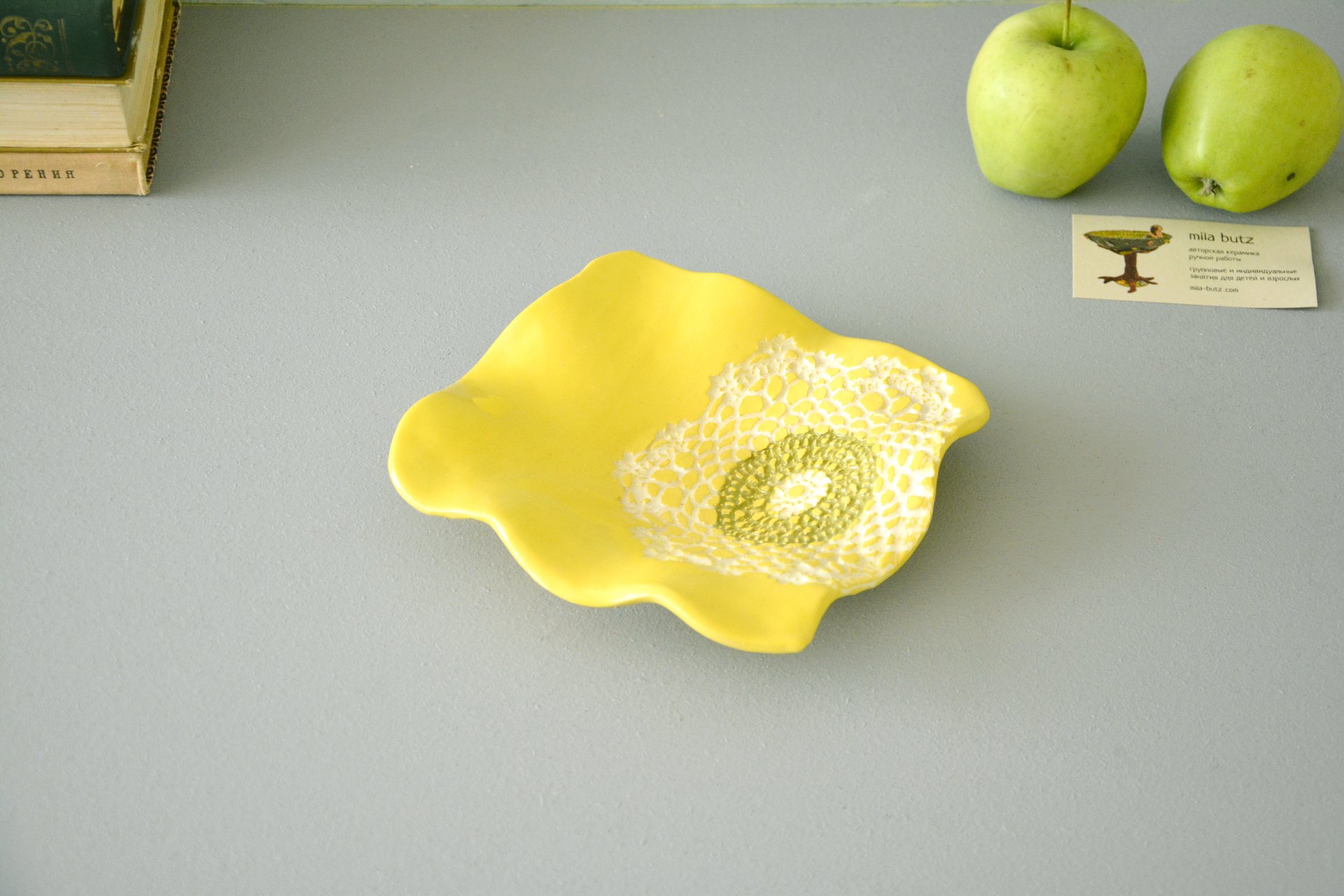 Ceramic plate of yellow square shape, width*height - 17 * 18 cm, height - 3.5 cm, photo 2 of 4.