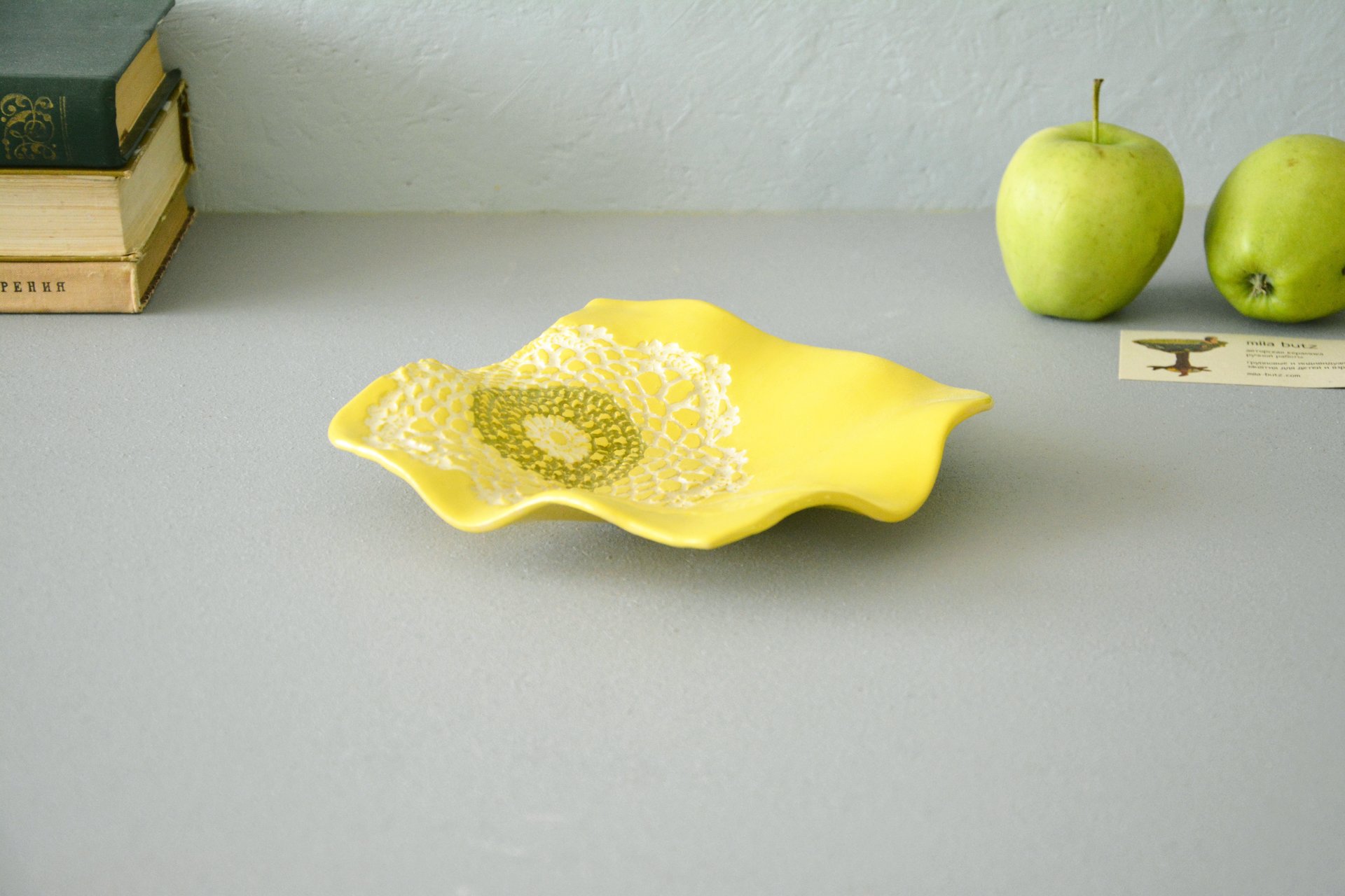 Ceramic plate of yellow square shape, width*height - 17 * 18 cm, height - 3.5 cm, photo 3 of 4.