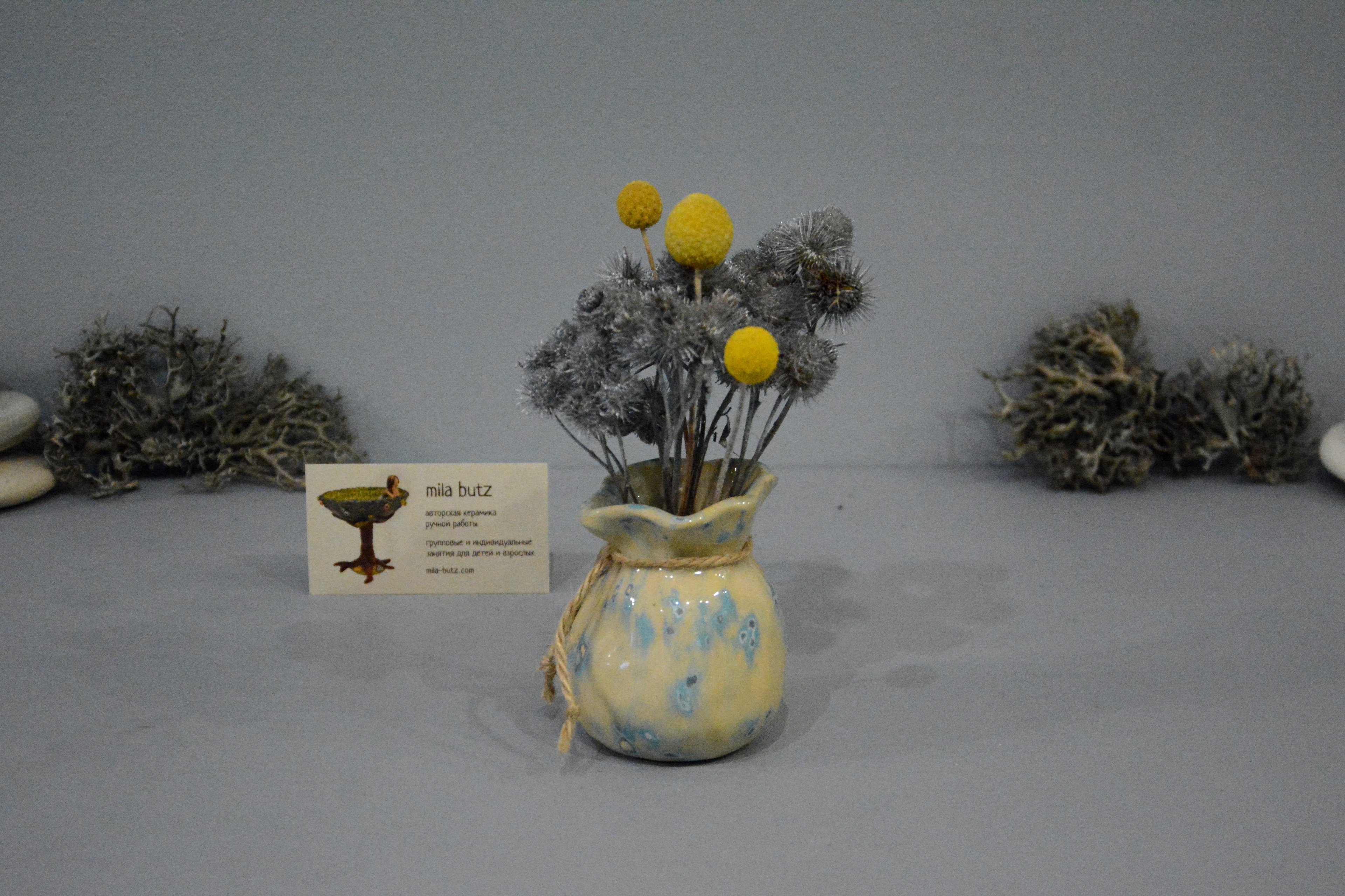 Маленькая вазочка для цветов «Бежевый Мешочек», высота - 9 см, цвет - бежевый. Фото 1273.