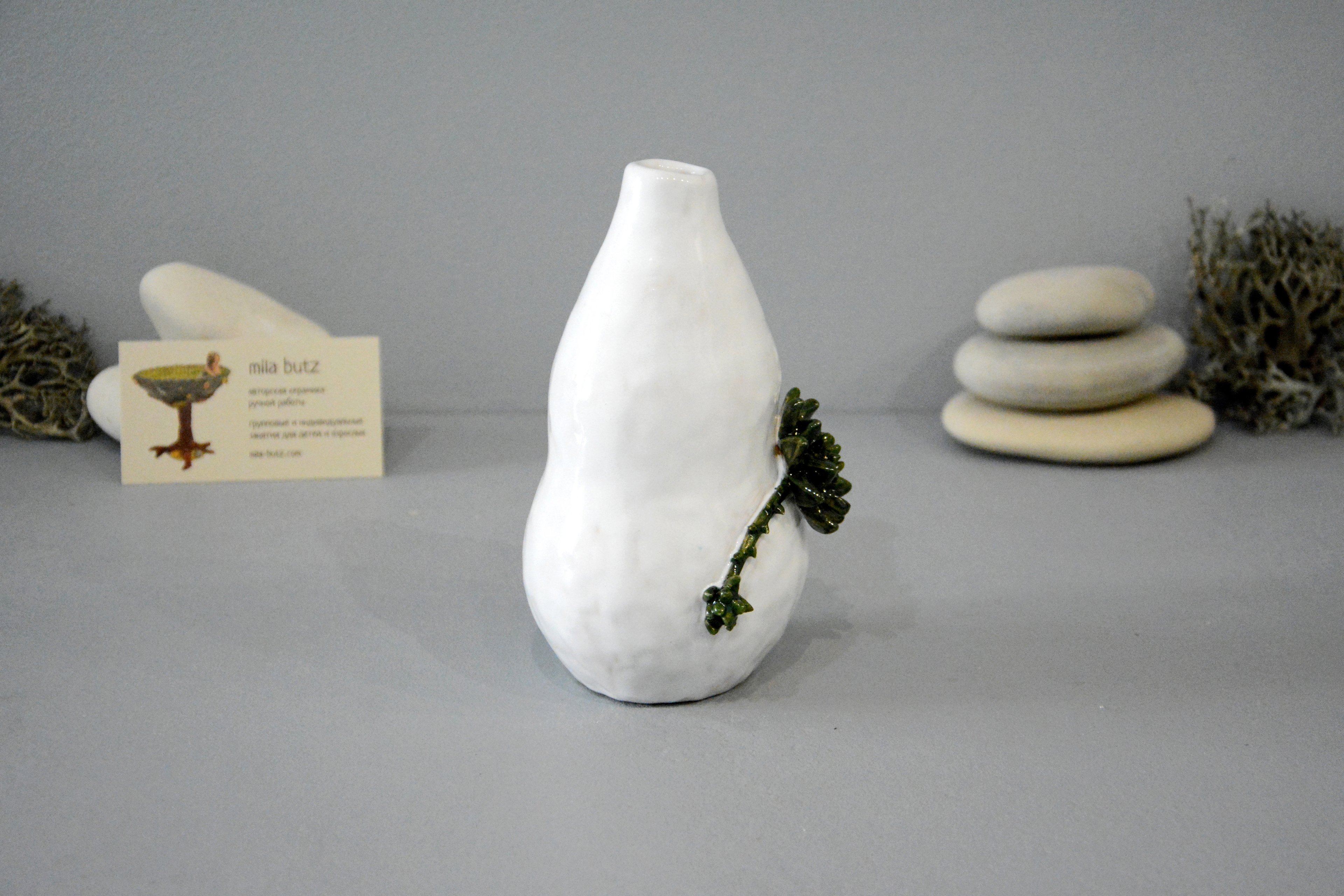 Интерьерная ваза «Эхеверия», высота - 16 см, цвет - белый. Фото 1364.