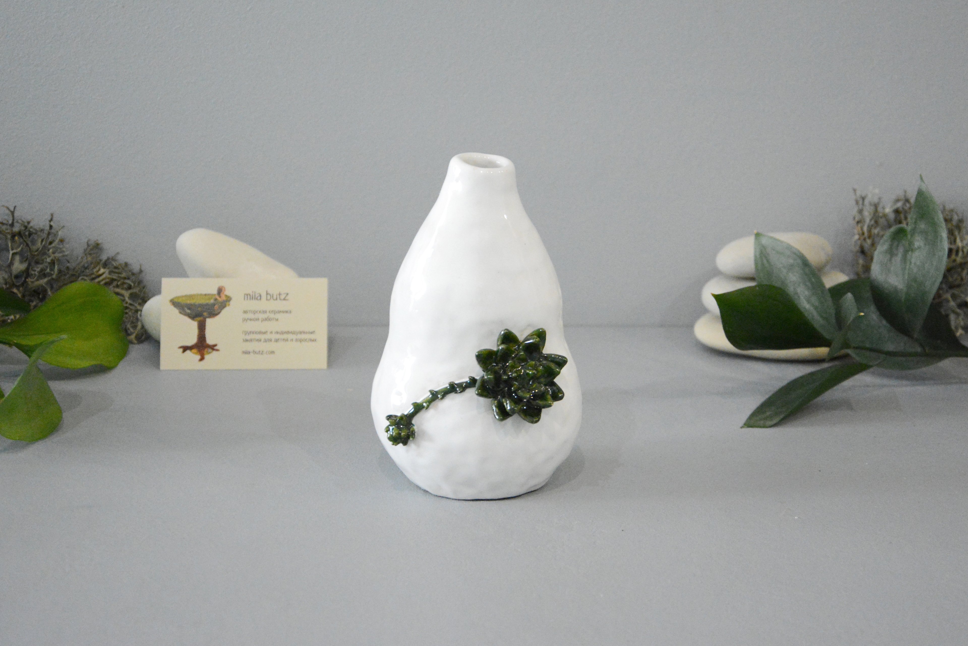Интерьерная ваза «Эхеверия», высота - 16 см, цвет - белый. Фото 1360.