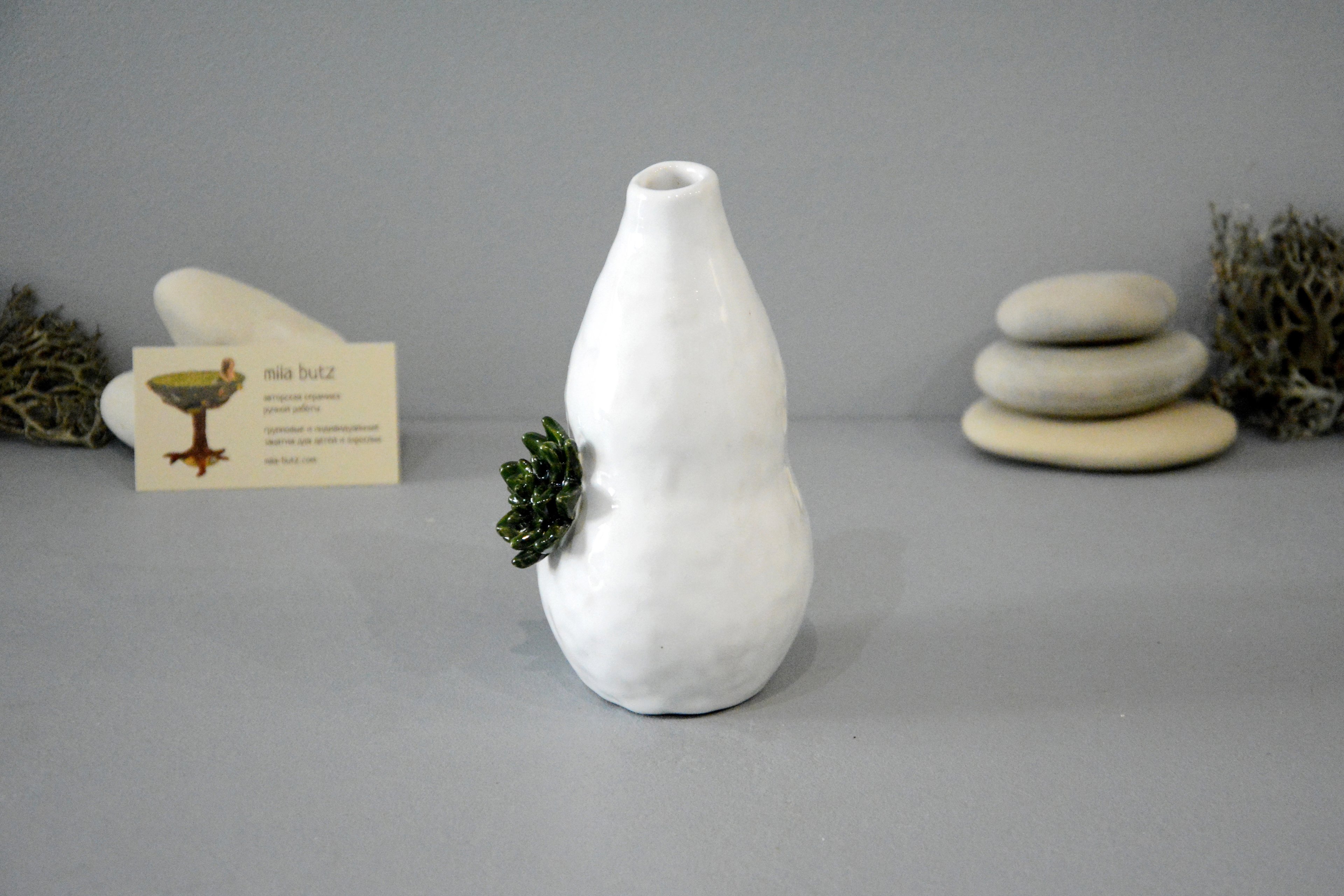 Interior vase «Echeveria», height - 16 cm, color - white. Photo 1362.