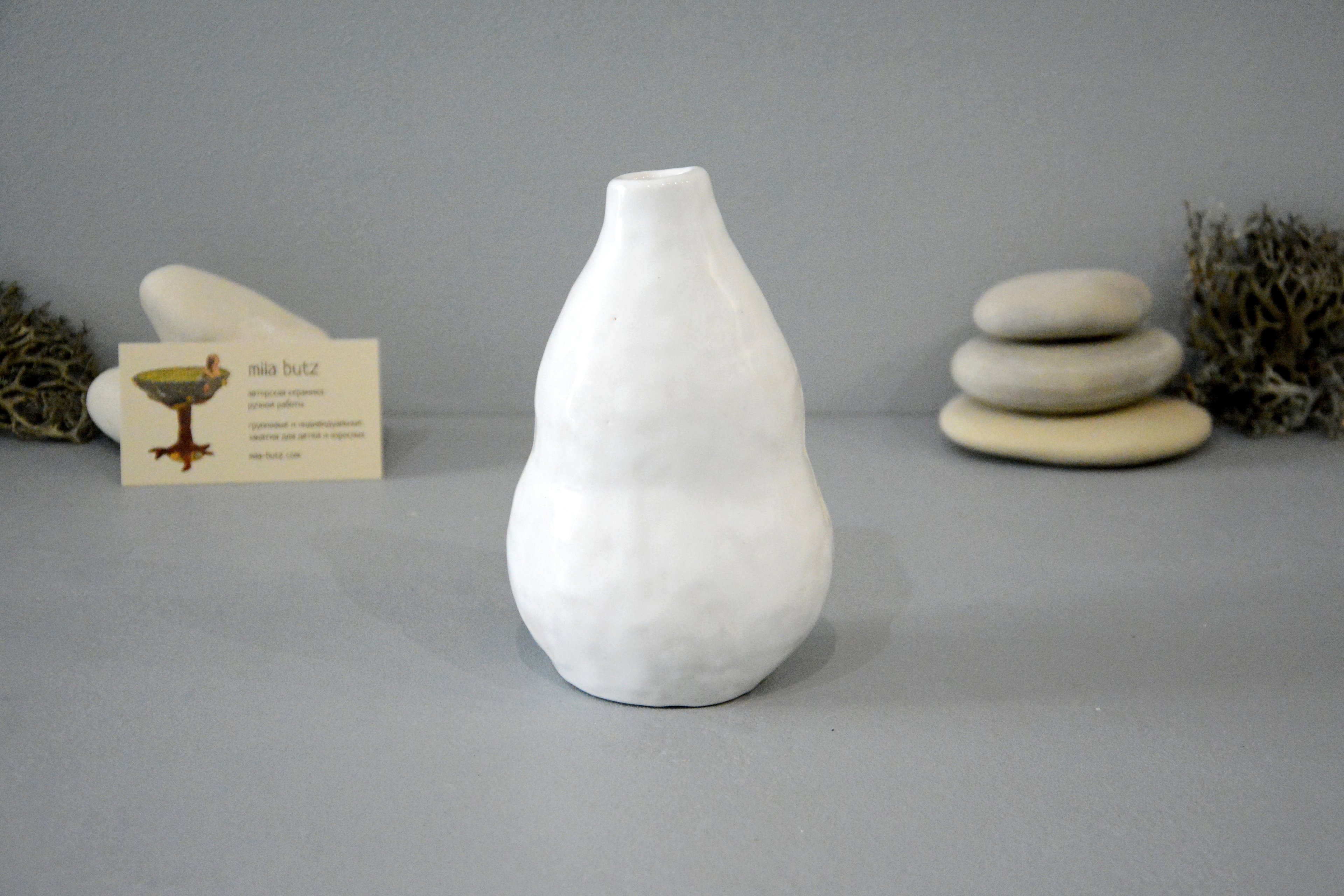 Интерьерная ваза «Эхеверия», высота - 16 см, цвет - белый. Фото 1363.