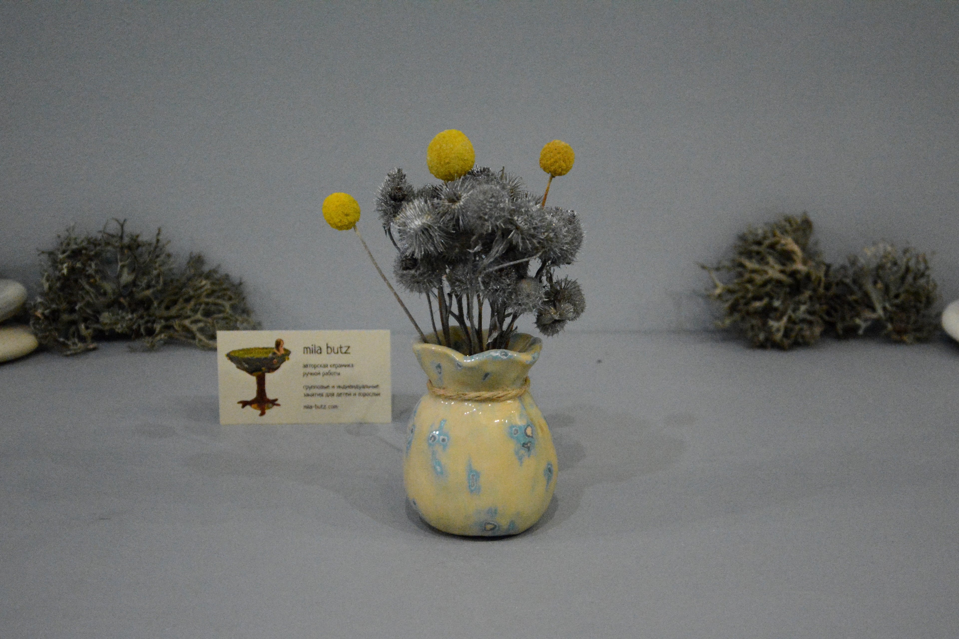 Маленькая вазочка для цветов «Бежевый Мешочек», высота - 9 см, цвет - бежевый. Фото 1276.