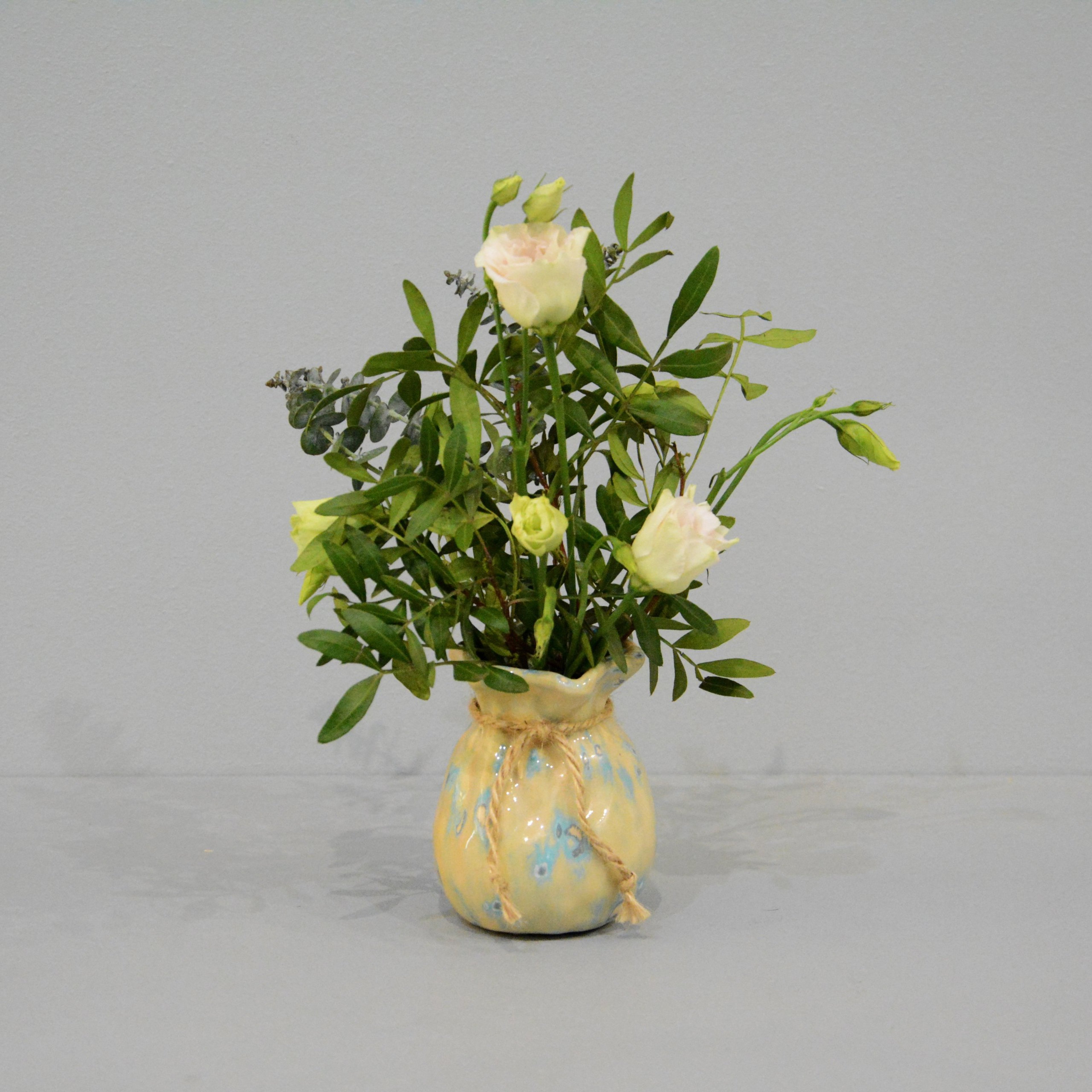 Small Vase or flowers «Beige Bagful», height - 9 cm, color - beige. Photo 1413-3840-3840.