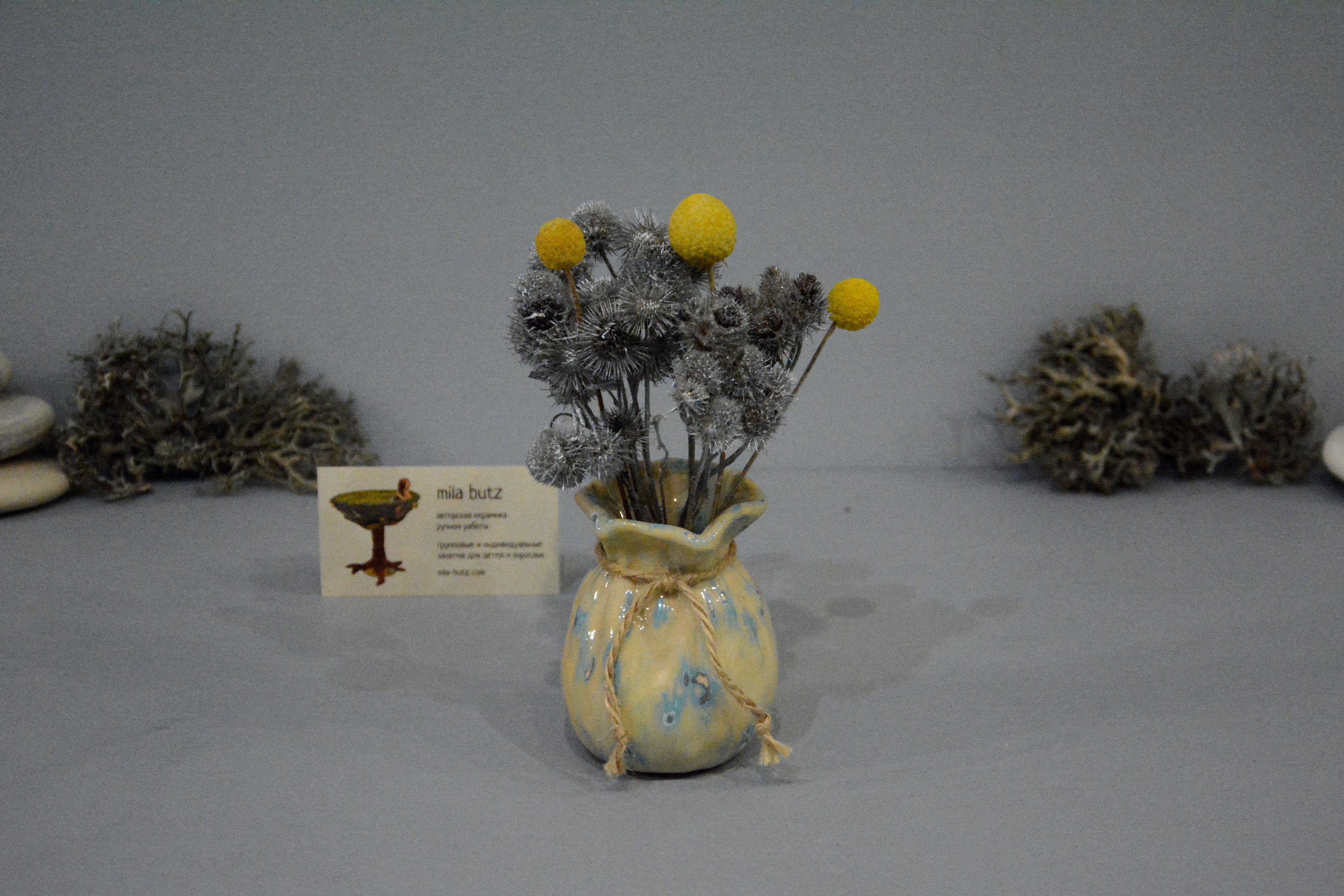 Маленькая вазочка для цветов «Бежевый Мешочек», высота - 9 см, цвет - бежевый. Фото 1272.