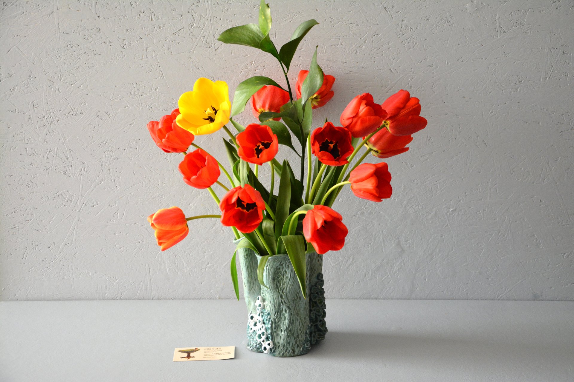 Декоративная керамическая ваза для цветов — Коралл, высота - 19 см, цвет - голубо-зелёный, фото 4 из 5. 1041.
