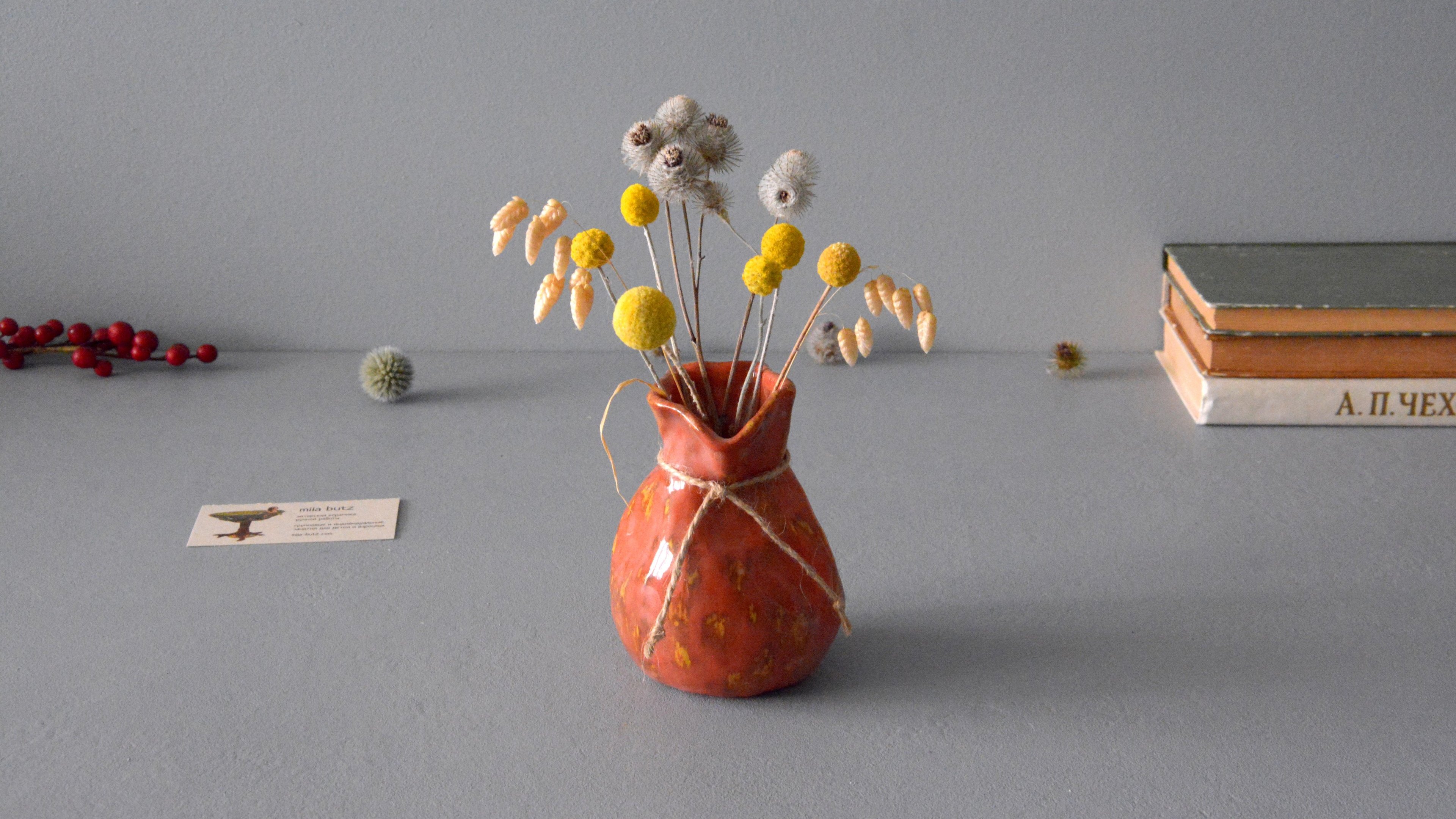 Маленькая вазочка для цветов «Кирпичный с жёлтым Мешочек», высота - 12 см. Фото 1298-3840-2160.