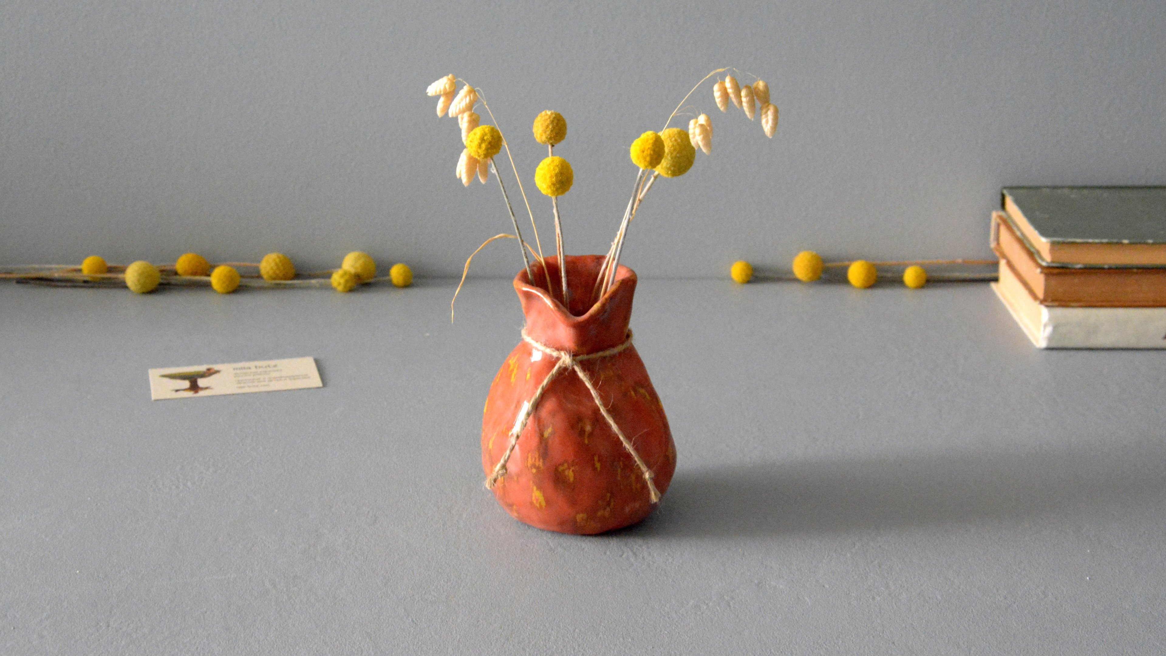 Декоративная ваза «Кирпичный с жёлтым Мешочек», высота - 12 см. Фото 1297-3840-2160.