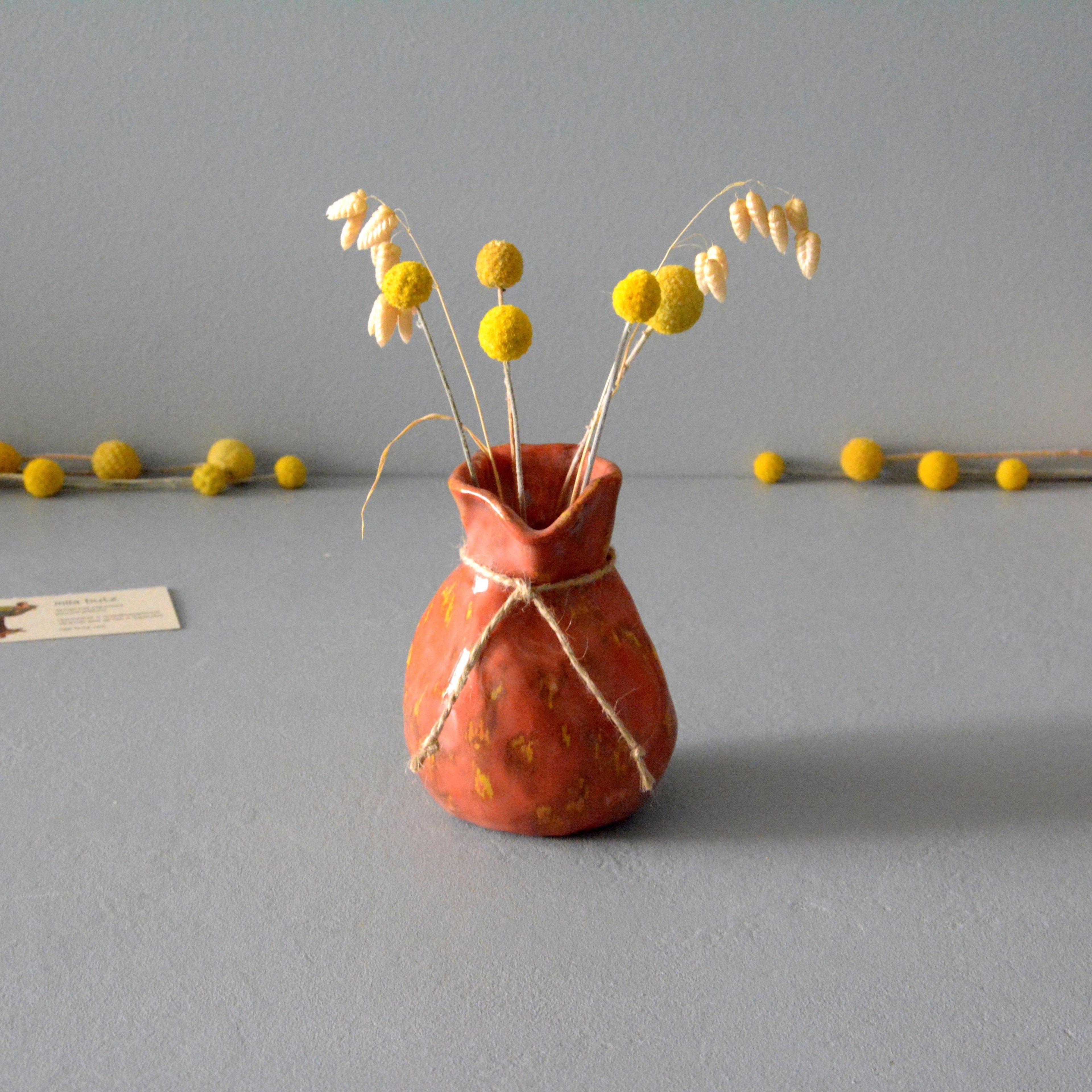 Декоративная ваза «Кирпичный с жёлтым Мешочек», высота - 12 см. Фото 1297-3840-3840.