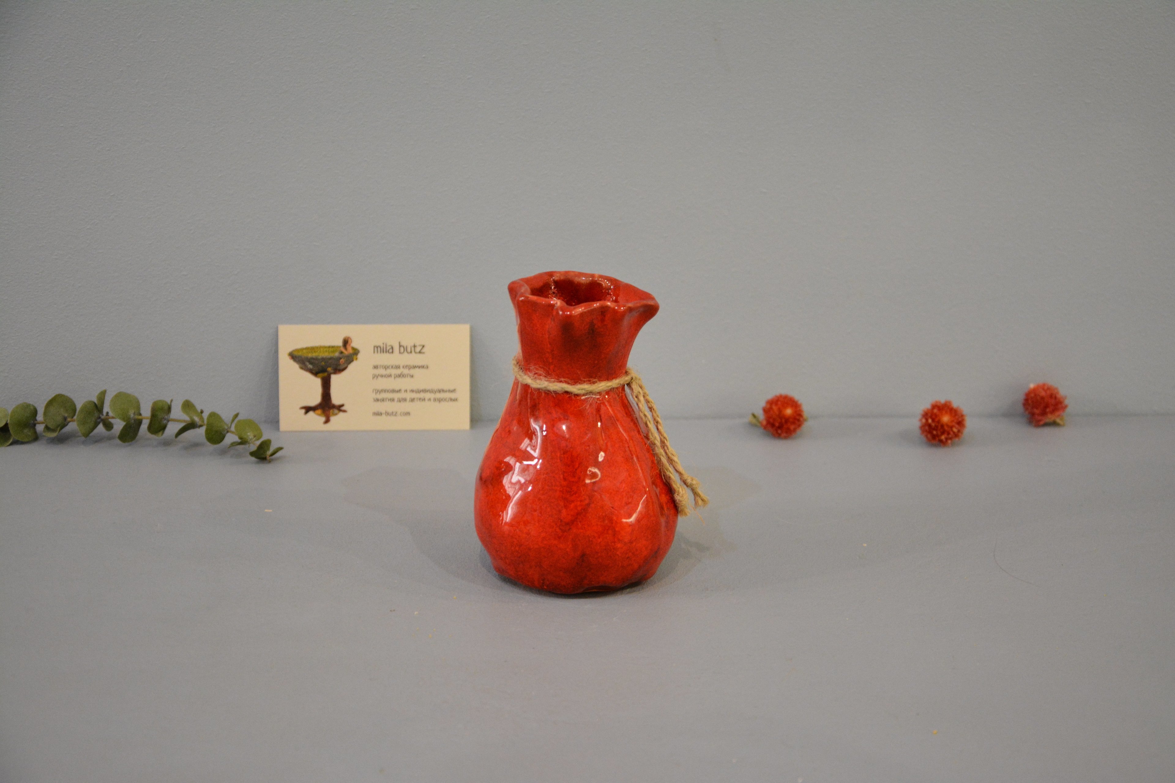 Декоративная ваза «Красный Мешочек», высота - 12 см, цвет - красный. Фото 1439.