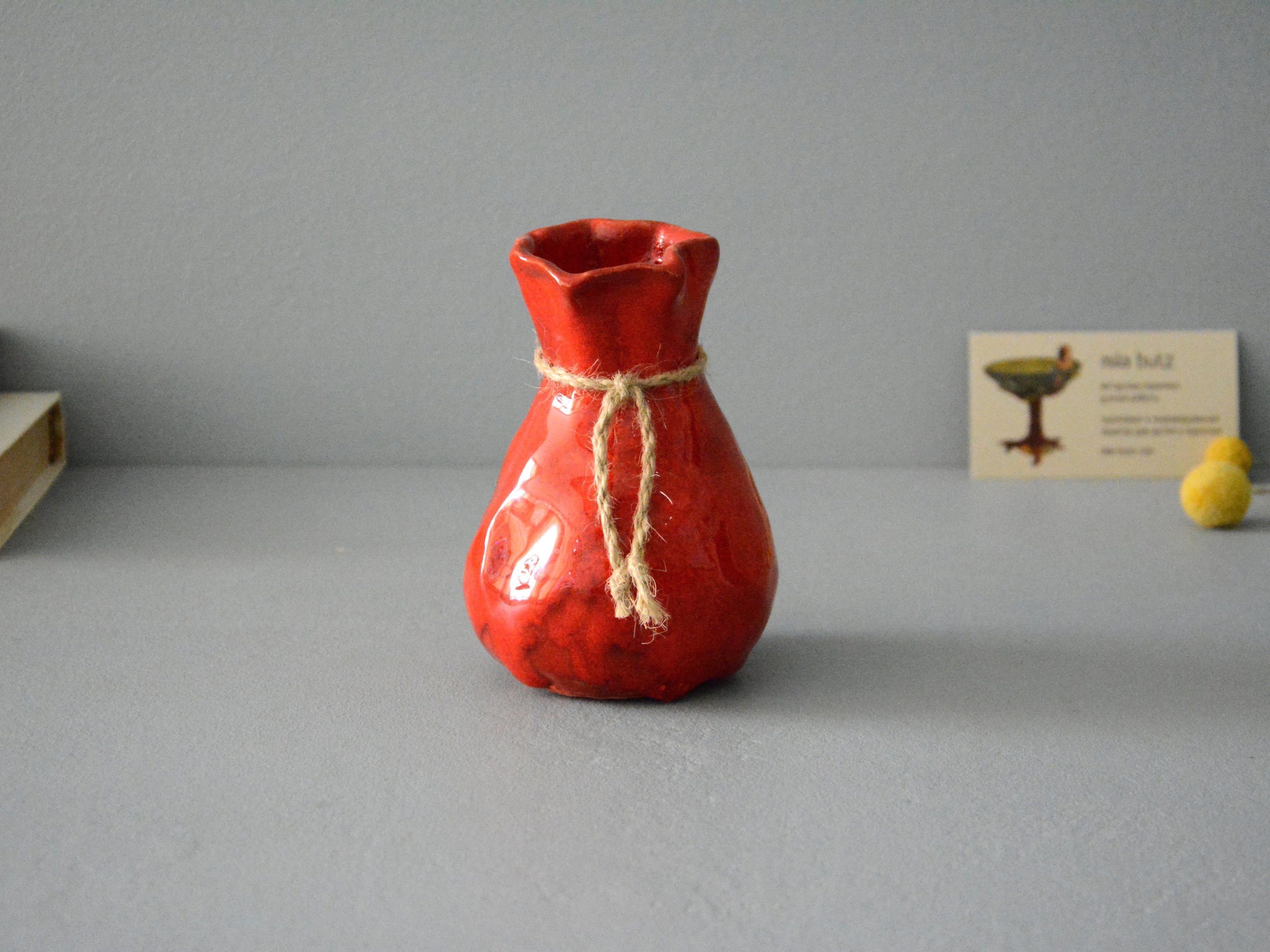 Decorative vase «Red Bagful», height - 12 cm, color - red. Photo 1409-3840-2880.