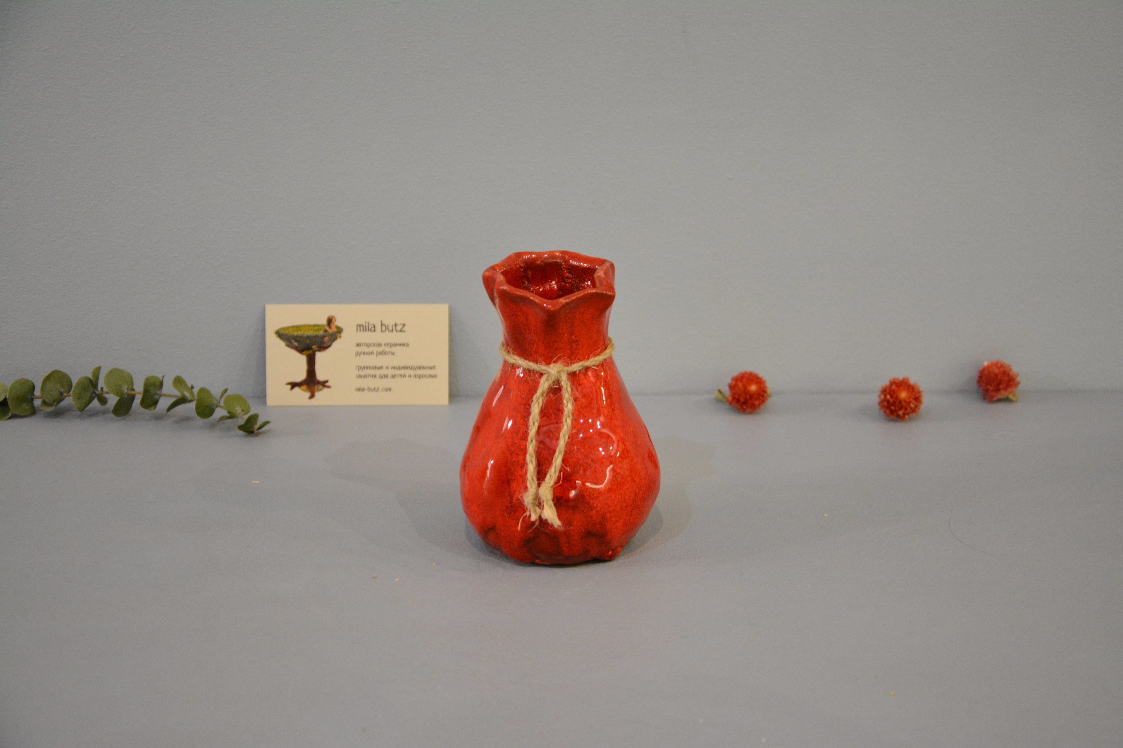 Декоративная ваза «Красный Мешочек», высота - 12 см, цвет - красный. Фото 1440.