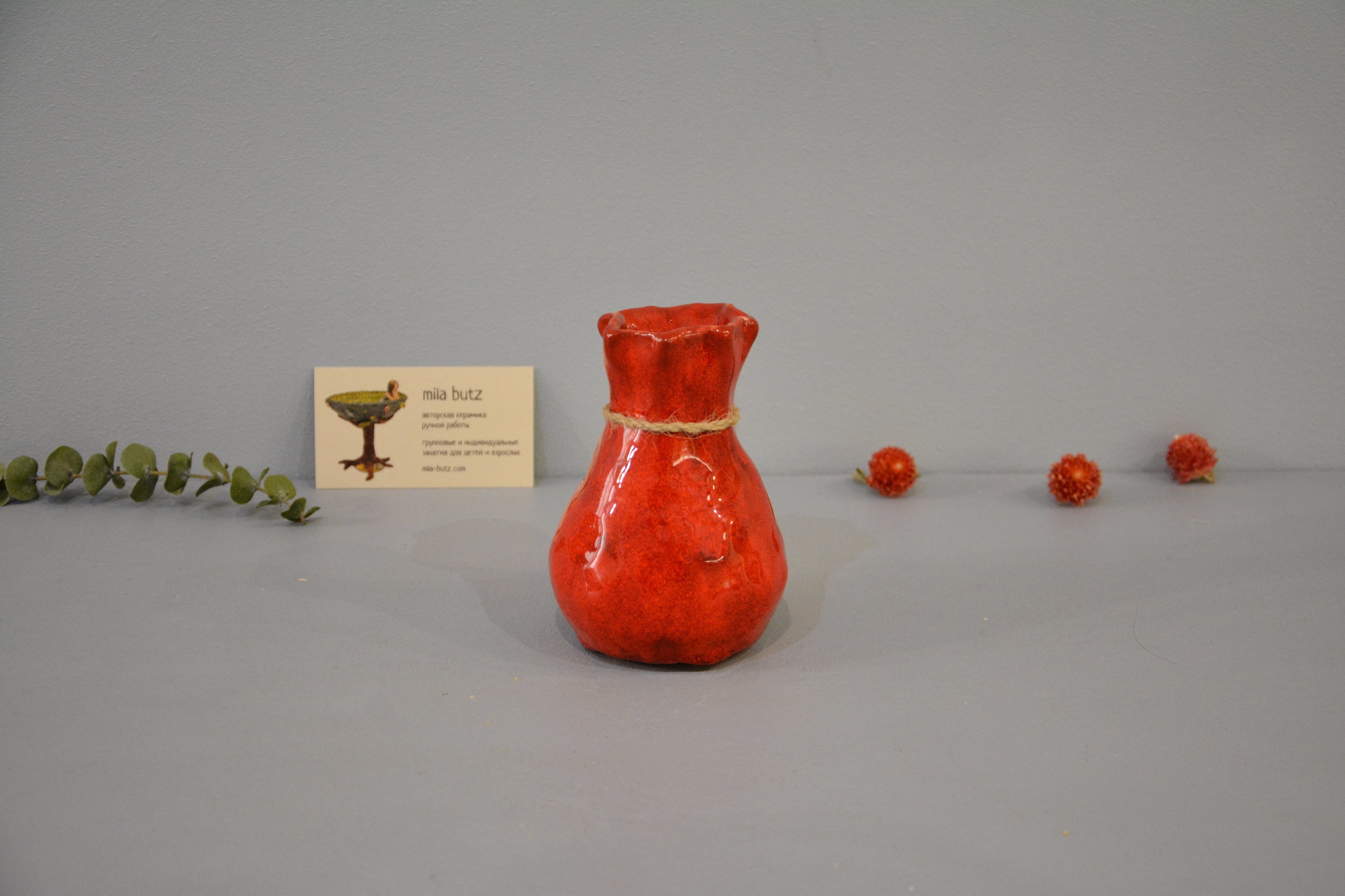 Декоративная ваза «Красный Мешочек», высота - 12 см, цвет - красный. Фото 1438.