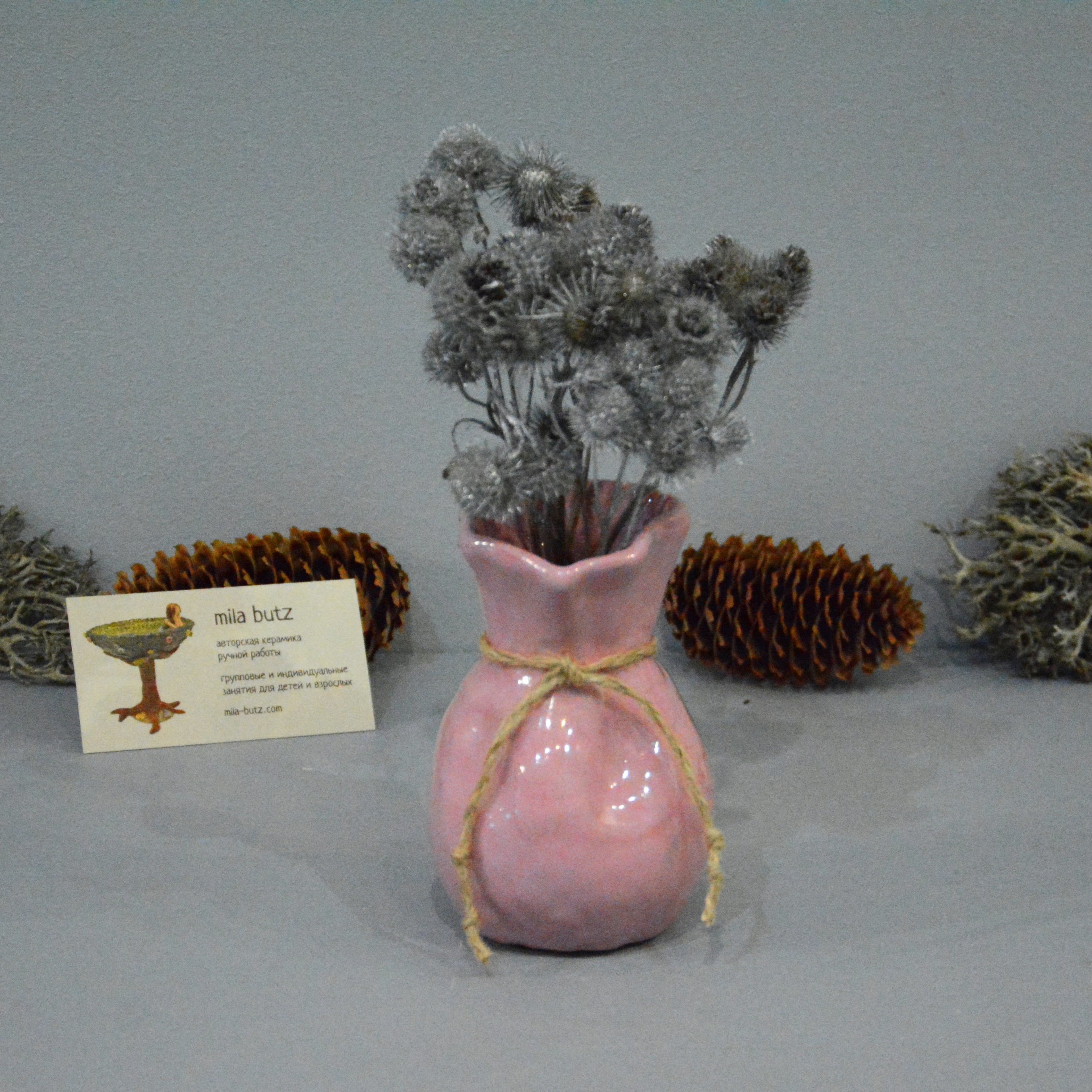 Маленькая вазочка для цветов «Розовый Мешочек», высота - 11 см. Фото 1292-3840-3840.