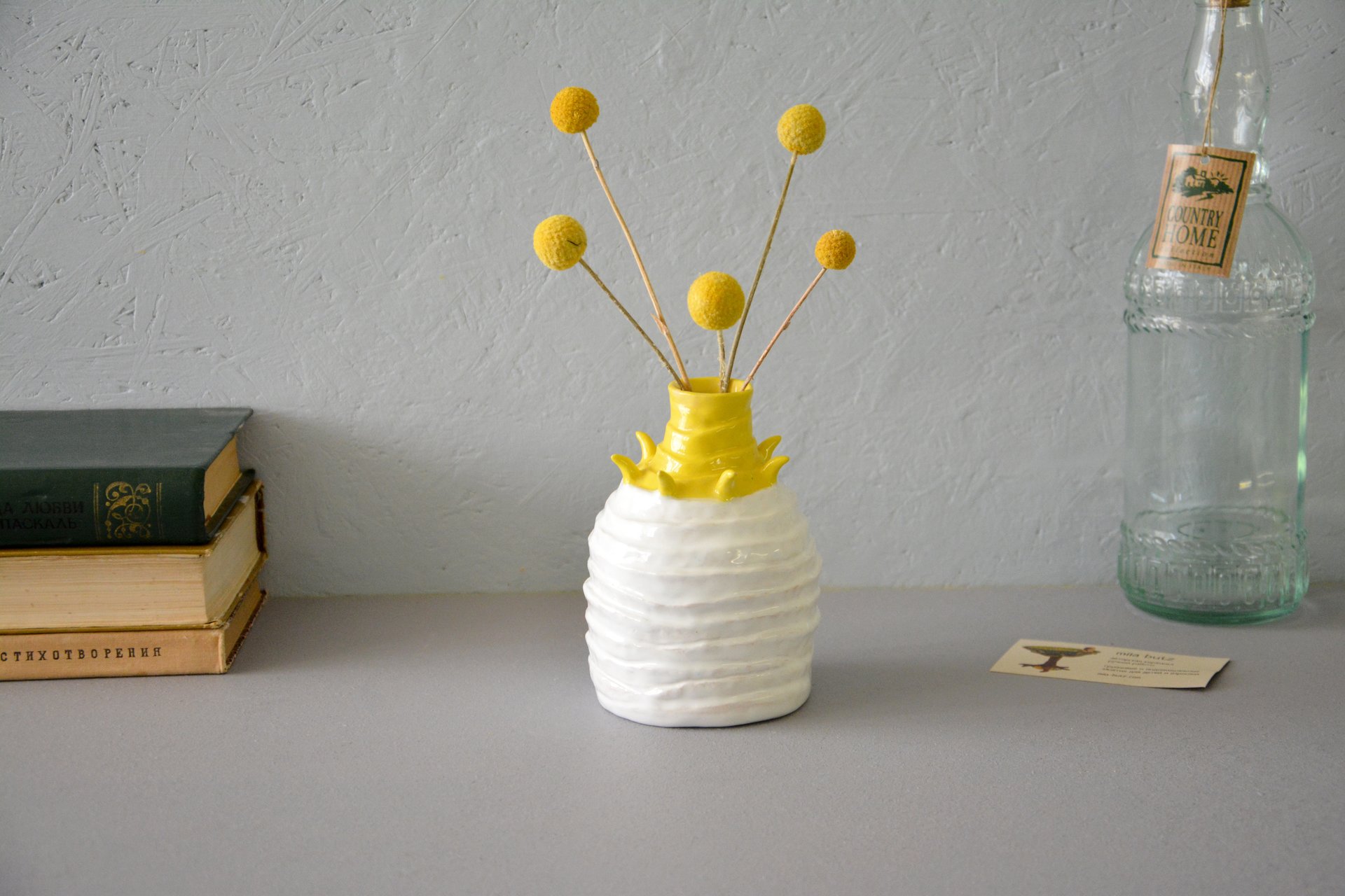 Интерьерная ваза «Бело-жёлтые Жгуты с шипами», высота - 13,5 см. Фото 602.