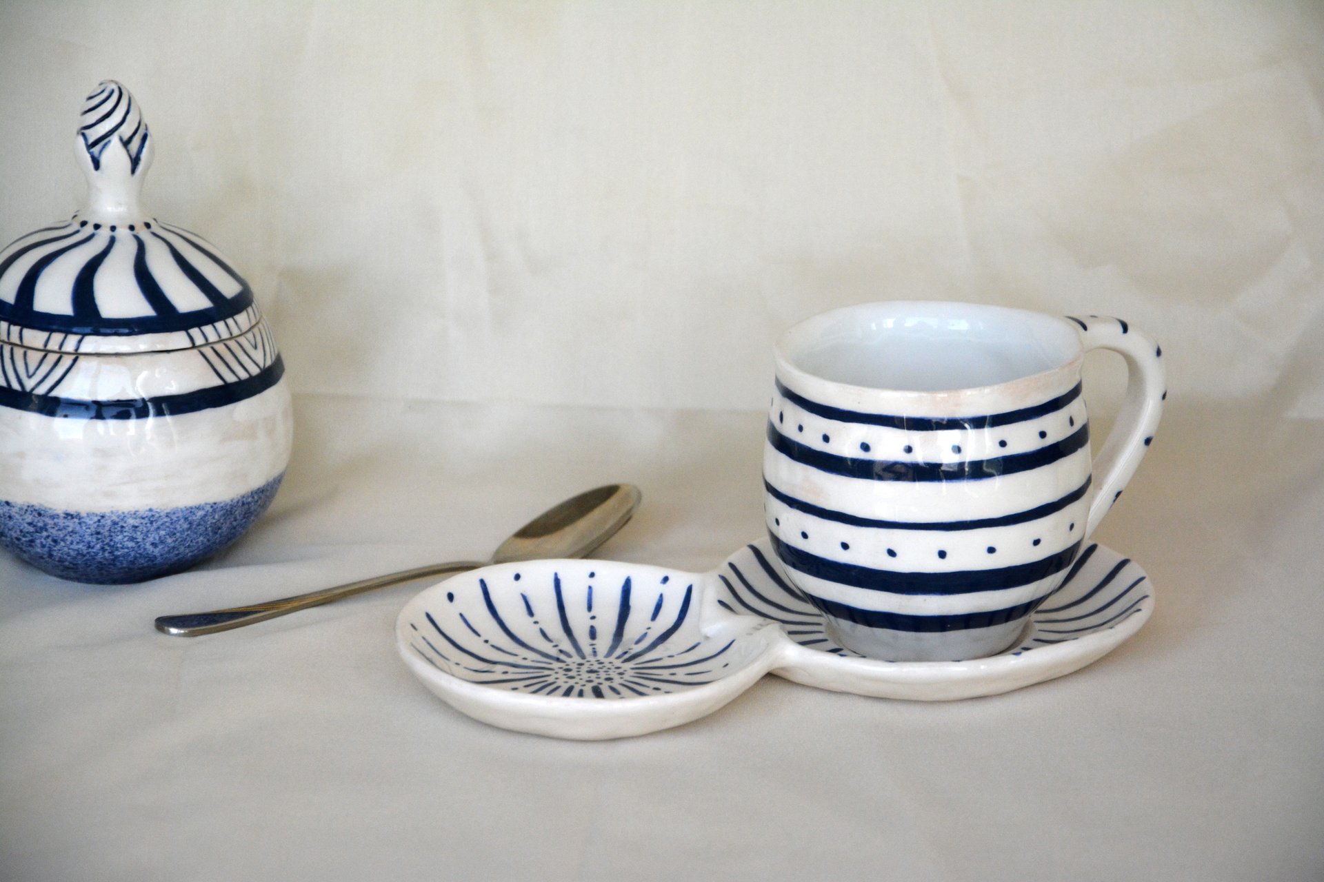 White with blue pattern Strips - Cups, glasses, mugs, height - 7,5 cm, volume - 250 ml, photo 3 of 4.