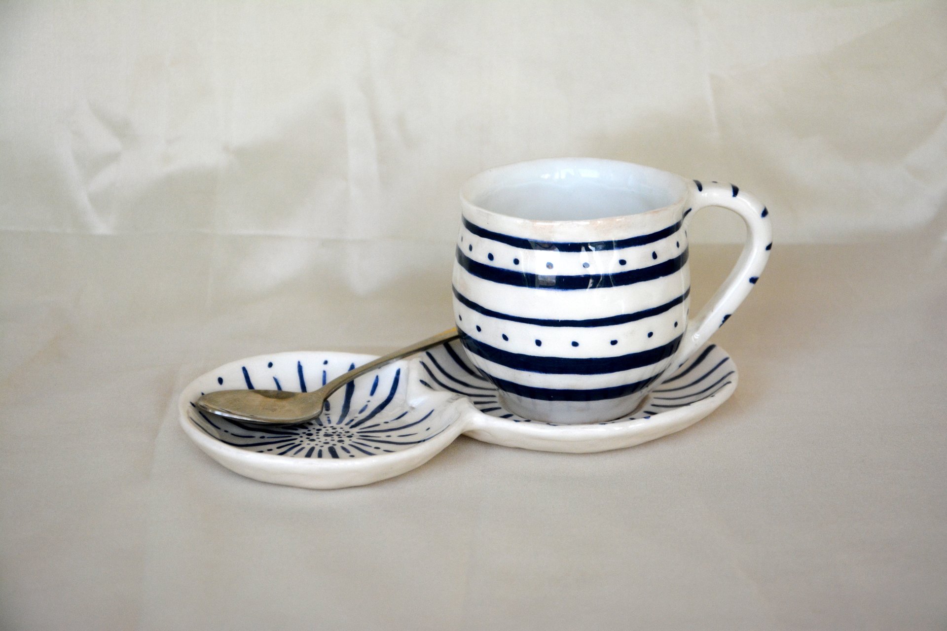 White with blue pattern Strips - Cups, glasses, mugs, height - 7,5 cm, volume - 250 ml, photo 1 of 4.