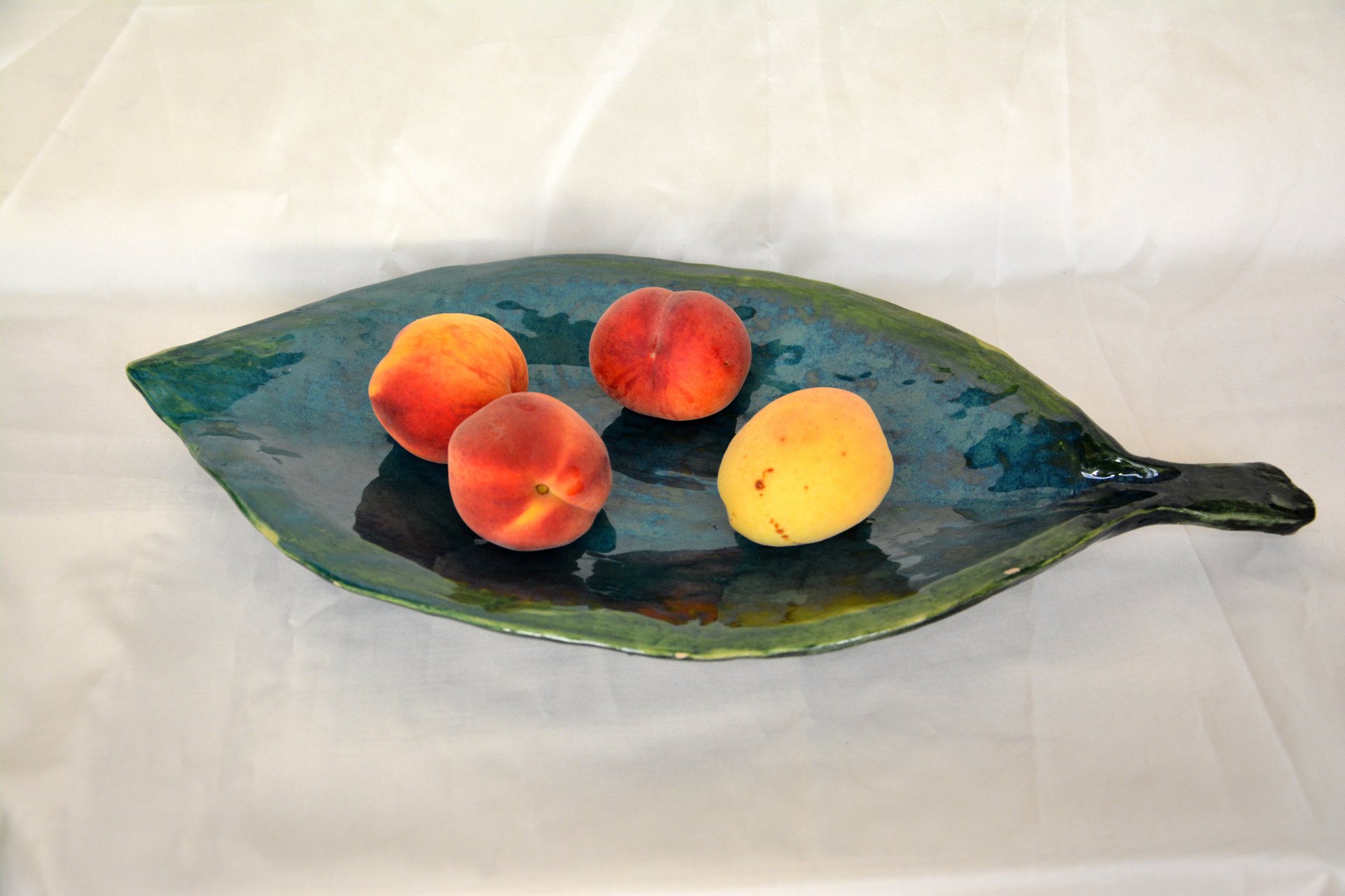 Fruit dish Leaf - Ceramic dishes, 46 * 23 cm, photo 3 of 3.
