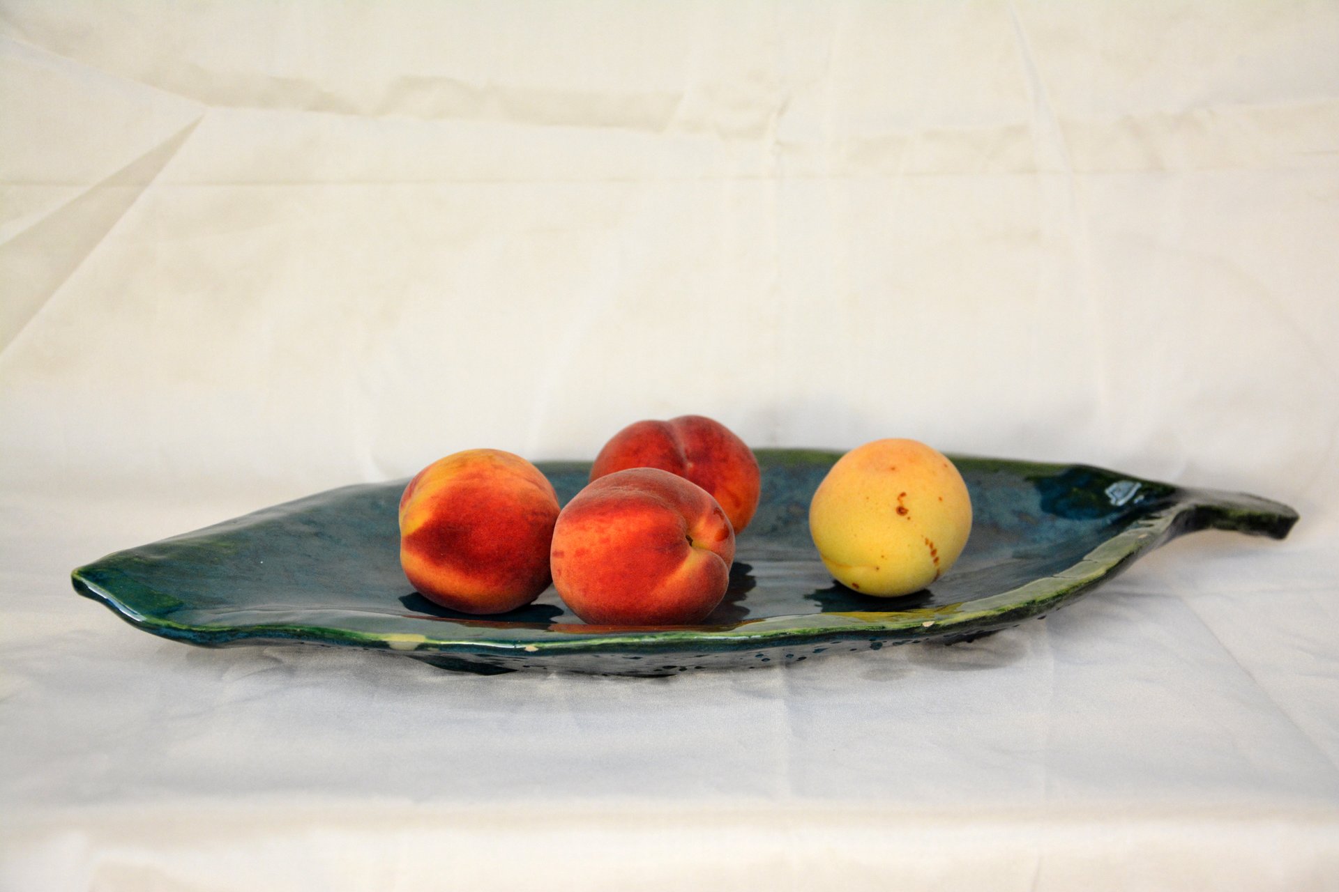 Fruit dish Leaf - Ceramic dishes, 46 * 23 cm, photo 2 of 3.