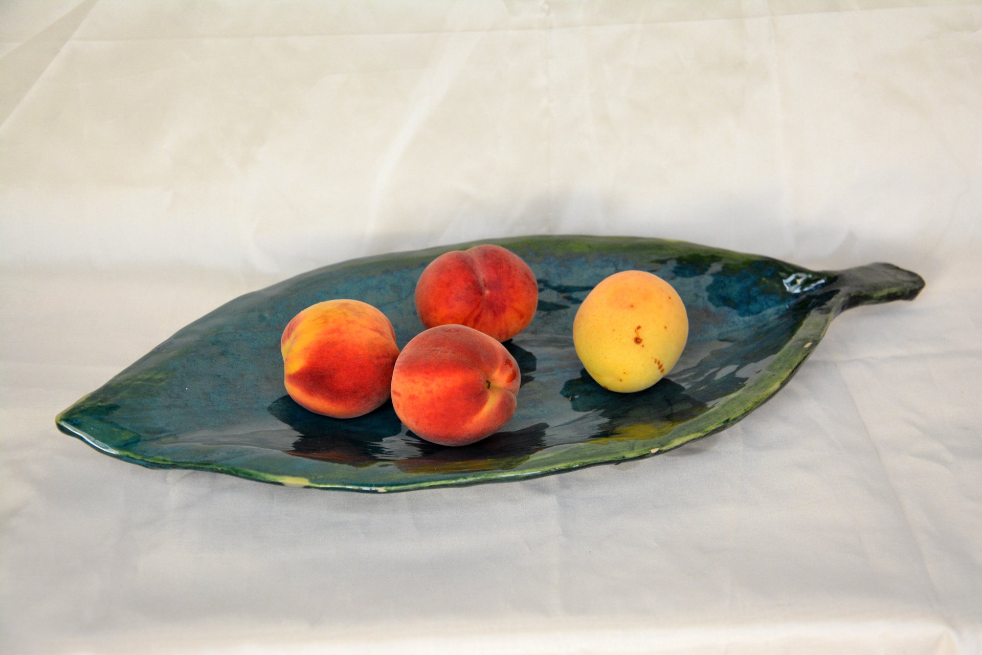 Fruit dish Leaf - Ceramic dishes, 46 * 23 cm, photo 1 of 3.