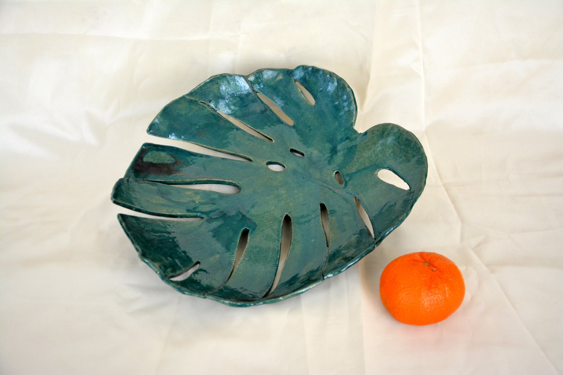 Фруктовница Монстера - Керамические блюда, диаметр 34см, фото 1 из 1.