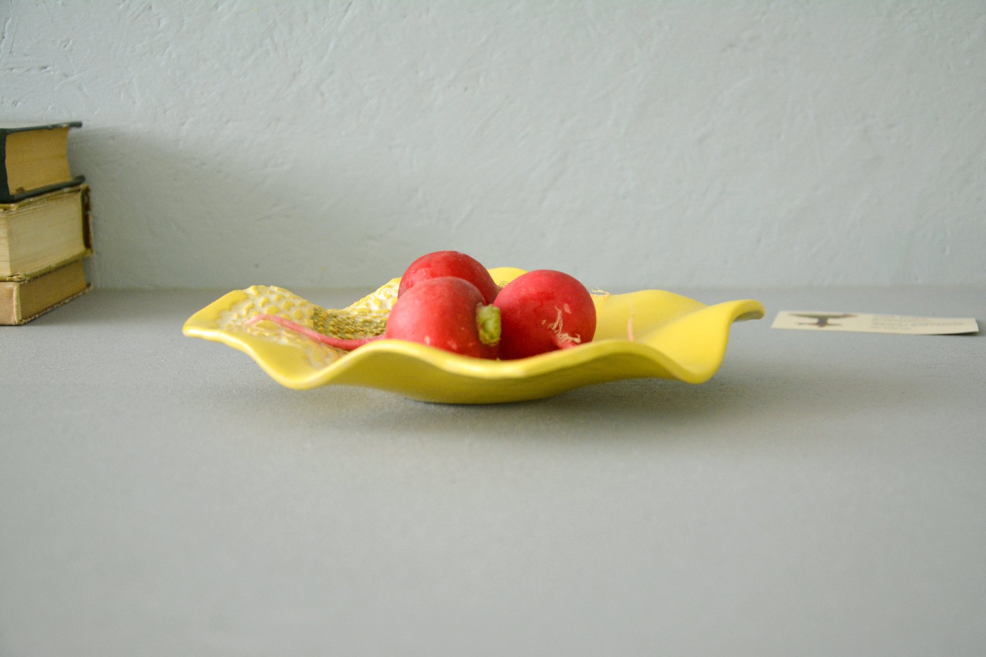 Керамическая тарелка желтая квадратной формы, ширина*длина - 17*18 см, высота - 3,5 см, фото 4 из 4.