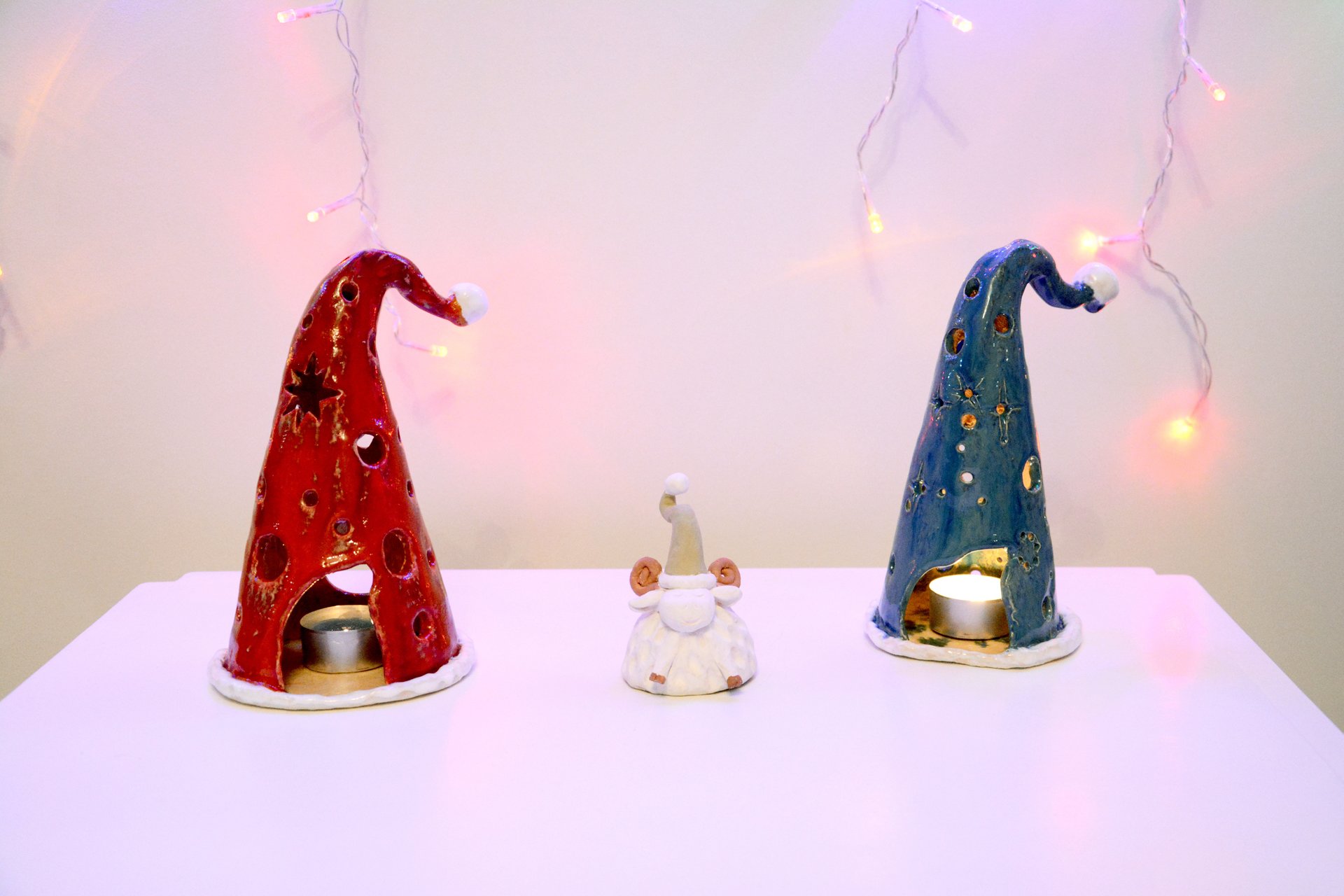 Santa's caps - Ceramic new year's decor, height - 21 cm, photo 1 of 2.