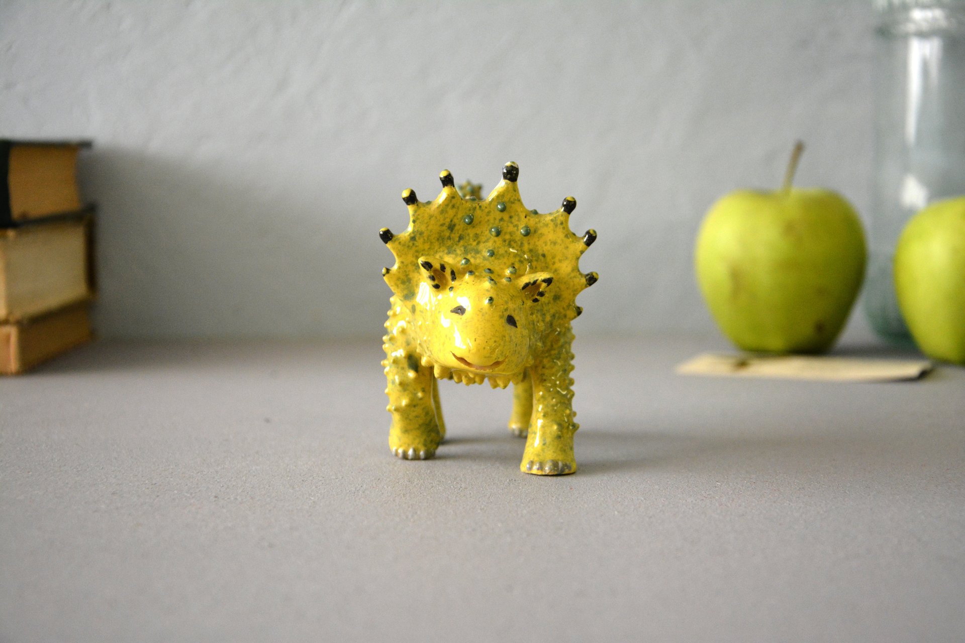 Sunosaur - Ceramic fantastic creatures, height - 9,5 cm, length - 12 cm, photo 1 of 5.