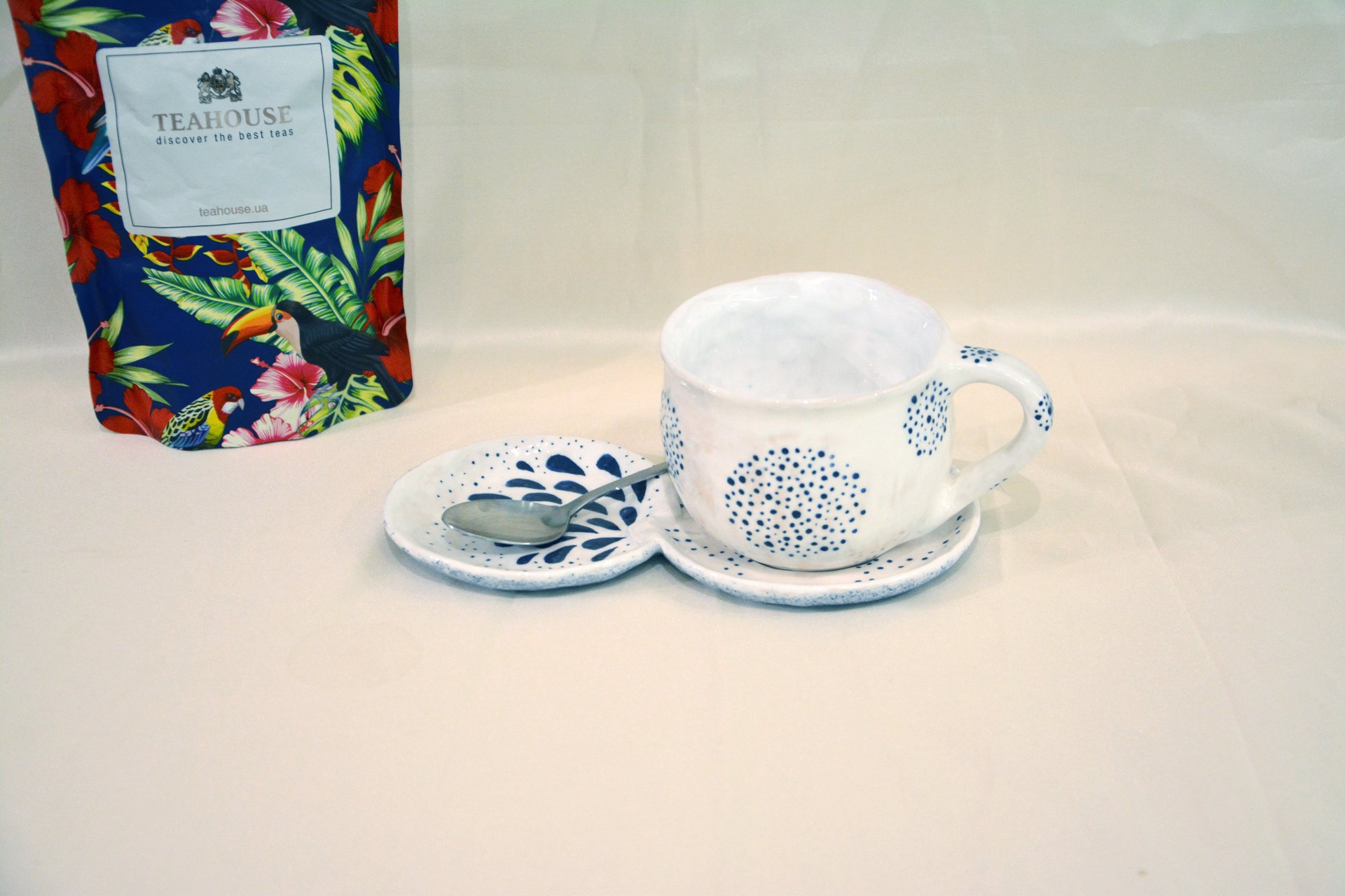 Пара белых чашек с синим узором Точки-Кружочки - Чашки, стаканы, кружки, 300 мл и 200 мл, фото 4 из 4.