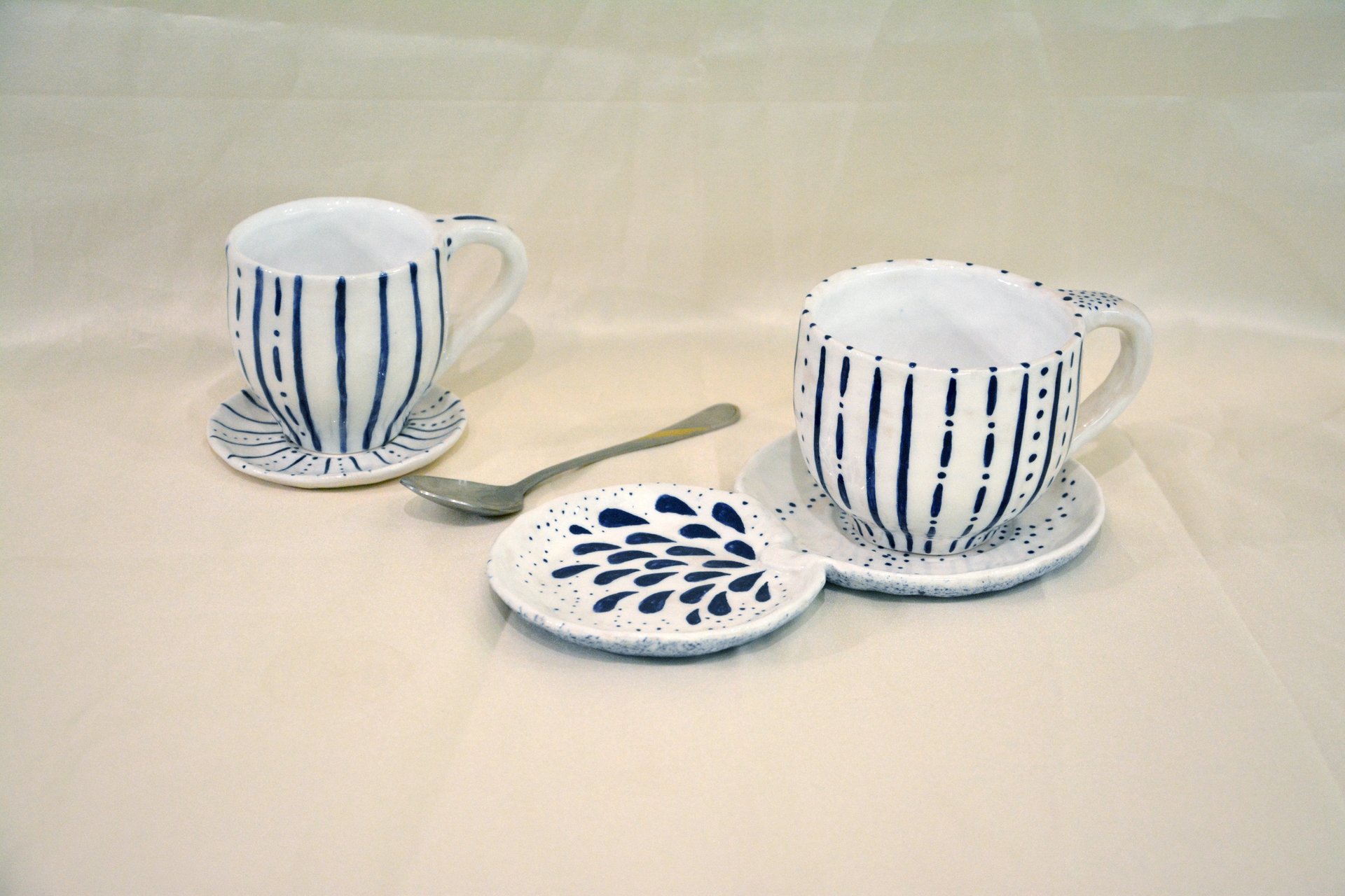 A pair of white cups with a blue pattern Strips — Points - Cups, glasses, mugs, 250 ml and 150 ml, photo 1 of 3.