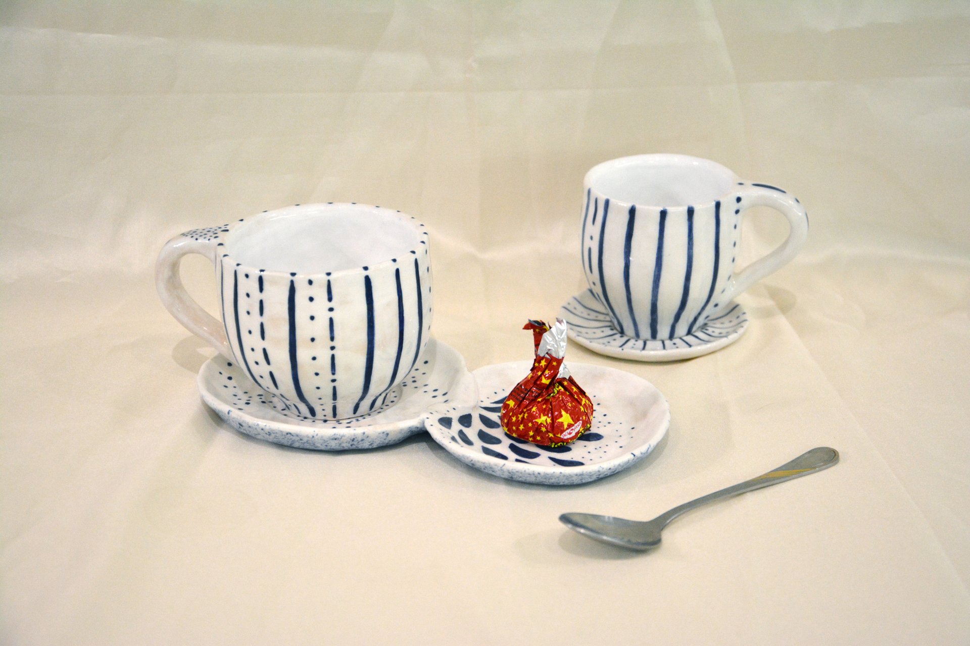 A pair of white cups with a blue pattern Strips — Points - Cups, glasses, mugs, 250 ml and 150 ml, photo 3 of 3.