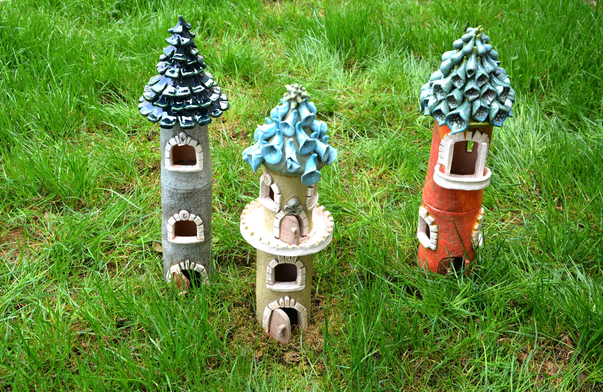 Цветочные Замки - Украшения для клумб, газонов керамика, высота 39 см - 44 см, фото 1 из 2.