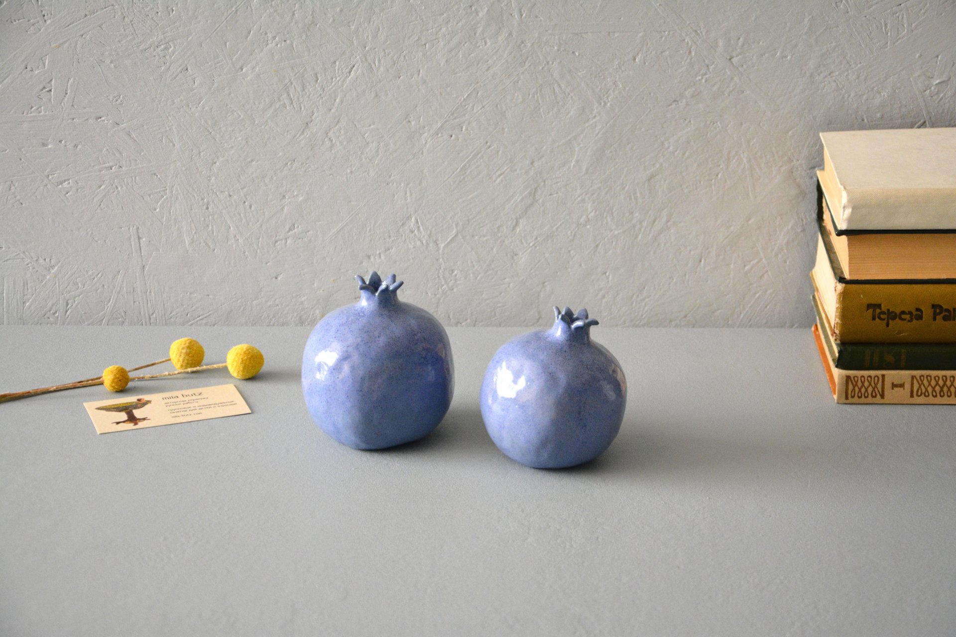 Два синих керамических граната, высота - 10 см, фото 1 из 5.