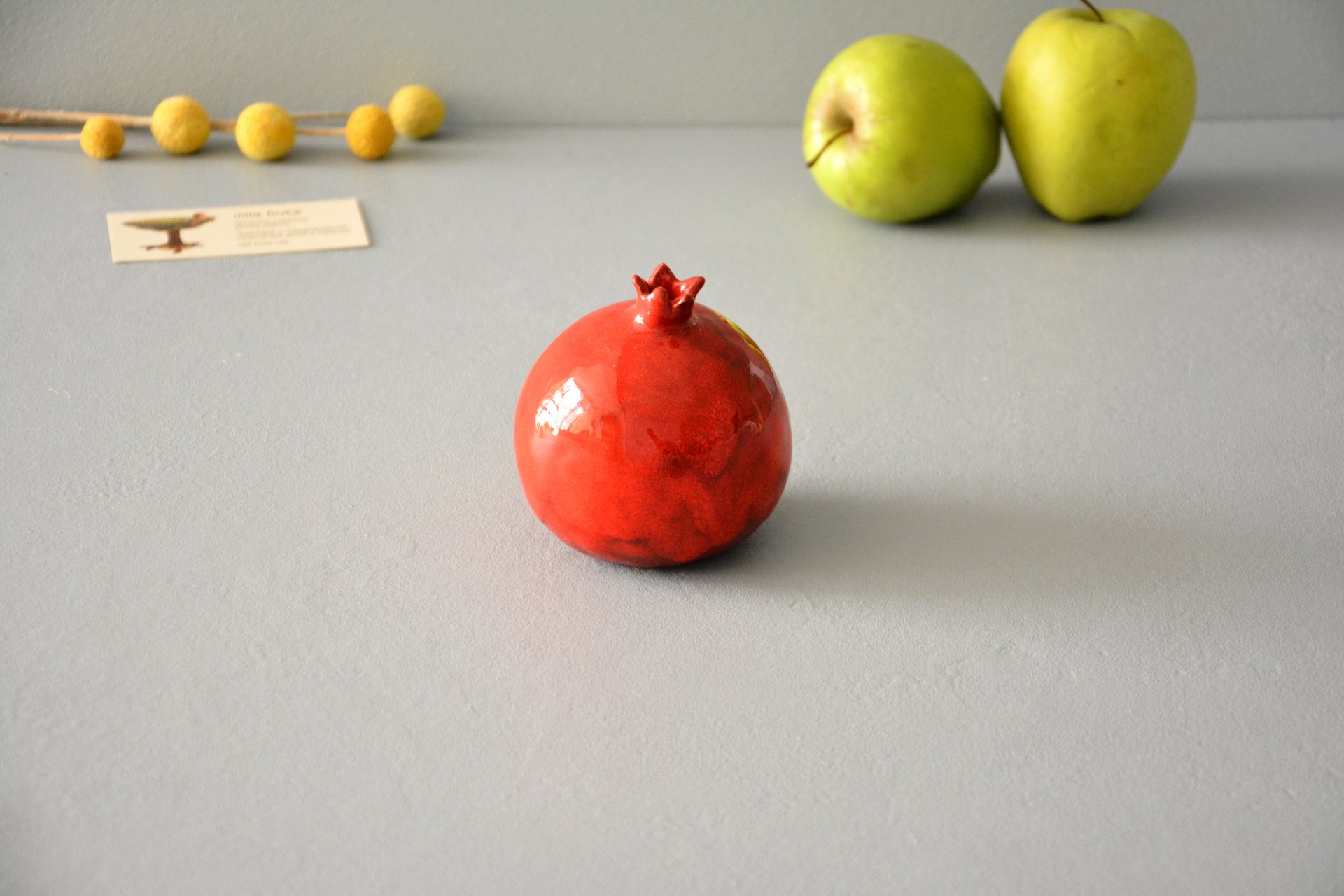 Керамический гранат красного цвета, высота - 9,5 см, фото 3 из 4.