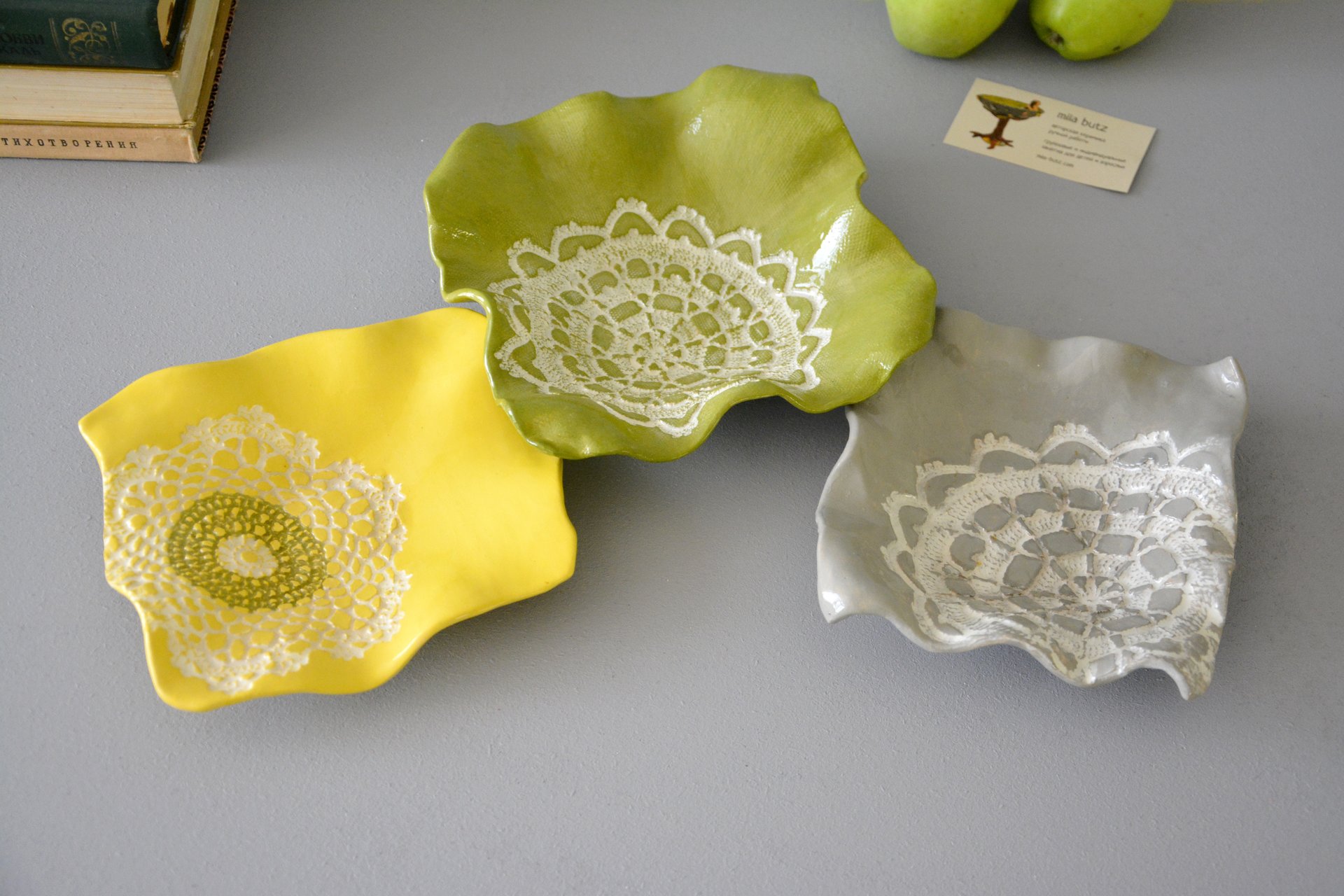 Ceramic square plate of gray color, length, width - 16 cm, height - 4 cm, photo 3 of 4.