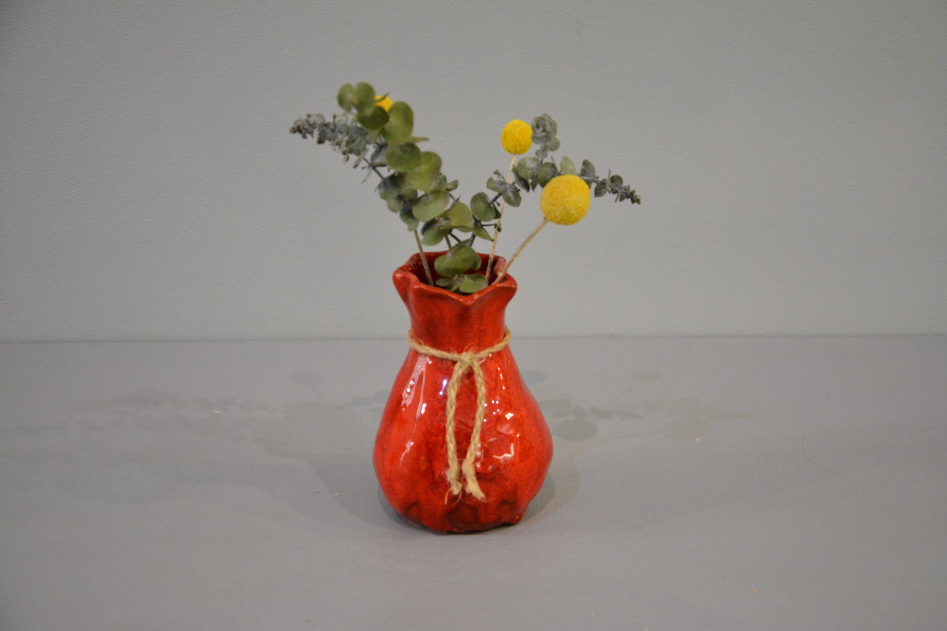 Small Vase or flowers «Red Bagful», height - 12 cm, color - red. Photo 1426.