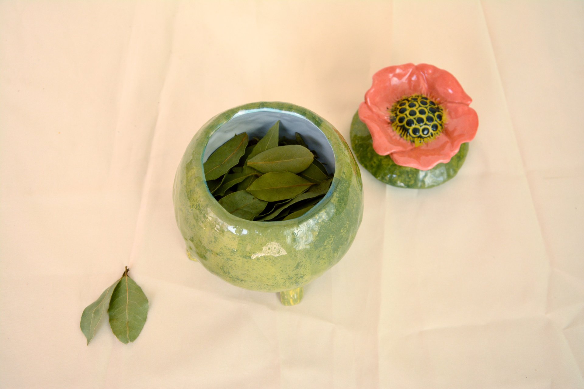 Green jar with Poppy - Ceramic jars, 12 cm * 12 cm, height - 15 cm, photo 3 of 3.