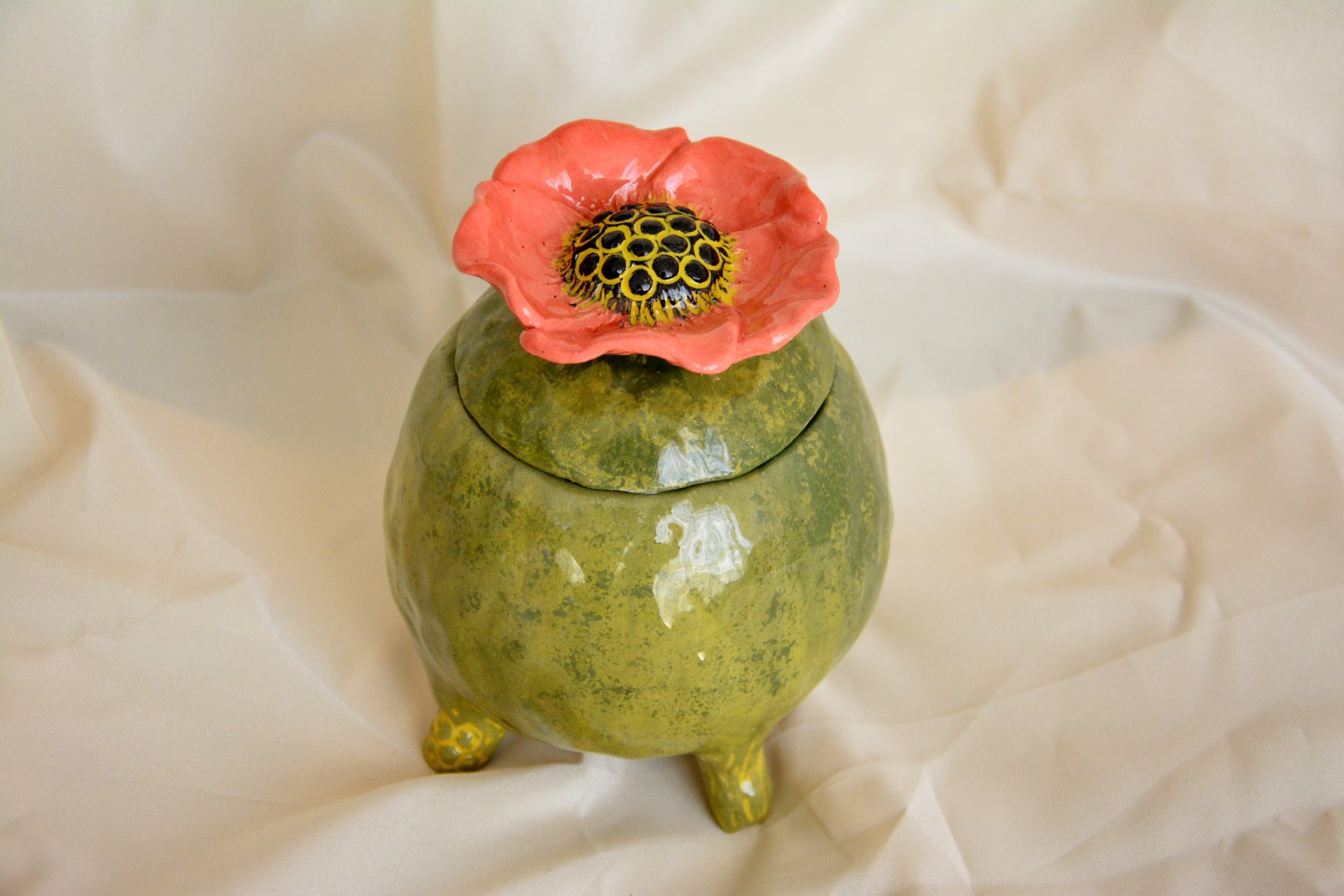 Green jar with Poppy - Ceramic jars, 12 cm * 12 cm, height - 15 cm, photo 1 of 3.