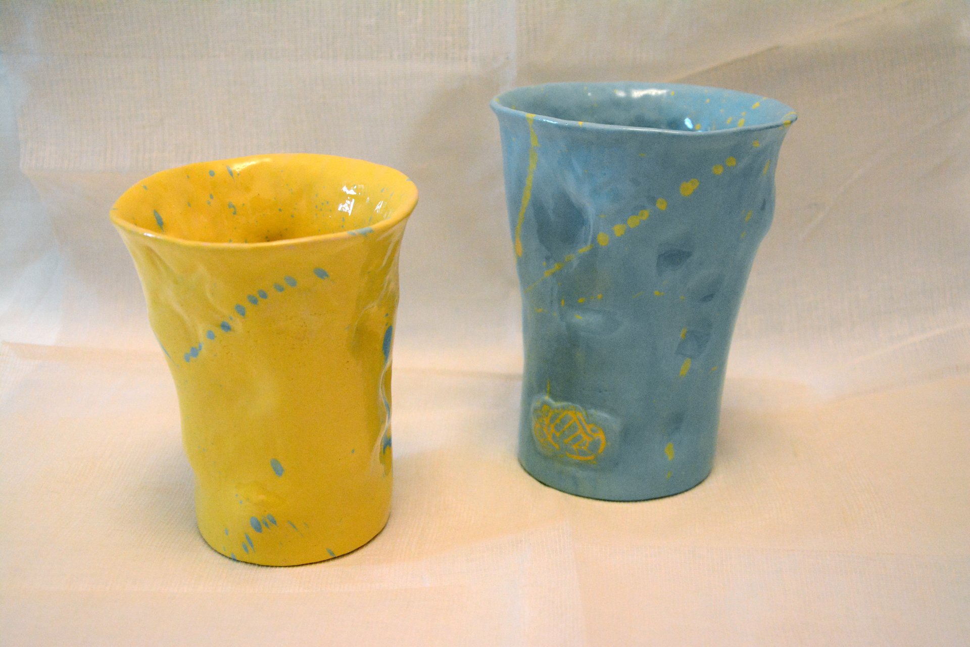 Пара стаканов  Жёлтый и Голубой - Чашки, стаканы, кружки, высота - 12 см, диаметр по верхнему краю - 10 см, диаметр по дну -  6.5 см , фото 1 из 1.