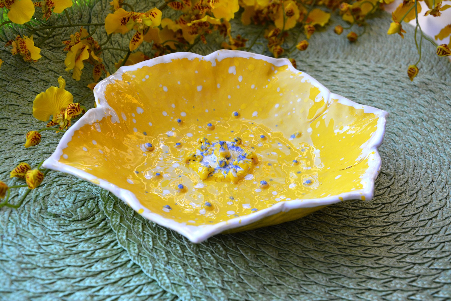 Жёлтый Цветок - Керамические блюда, max диаметр - 25 см, фото 2 из 3.