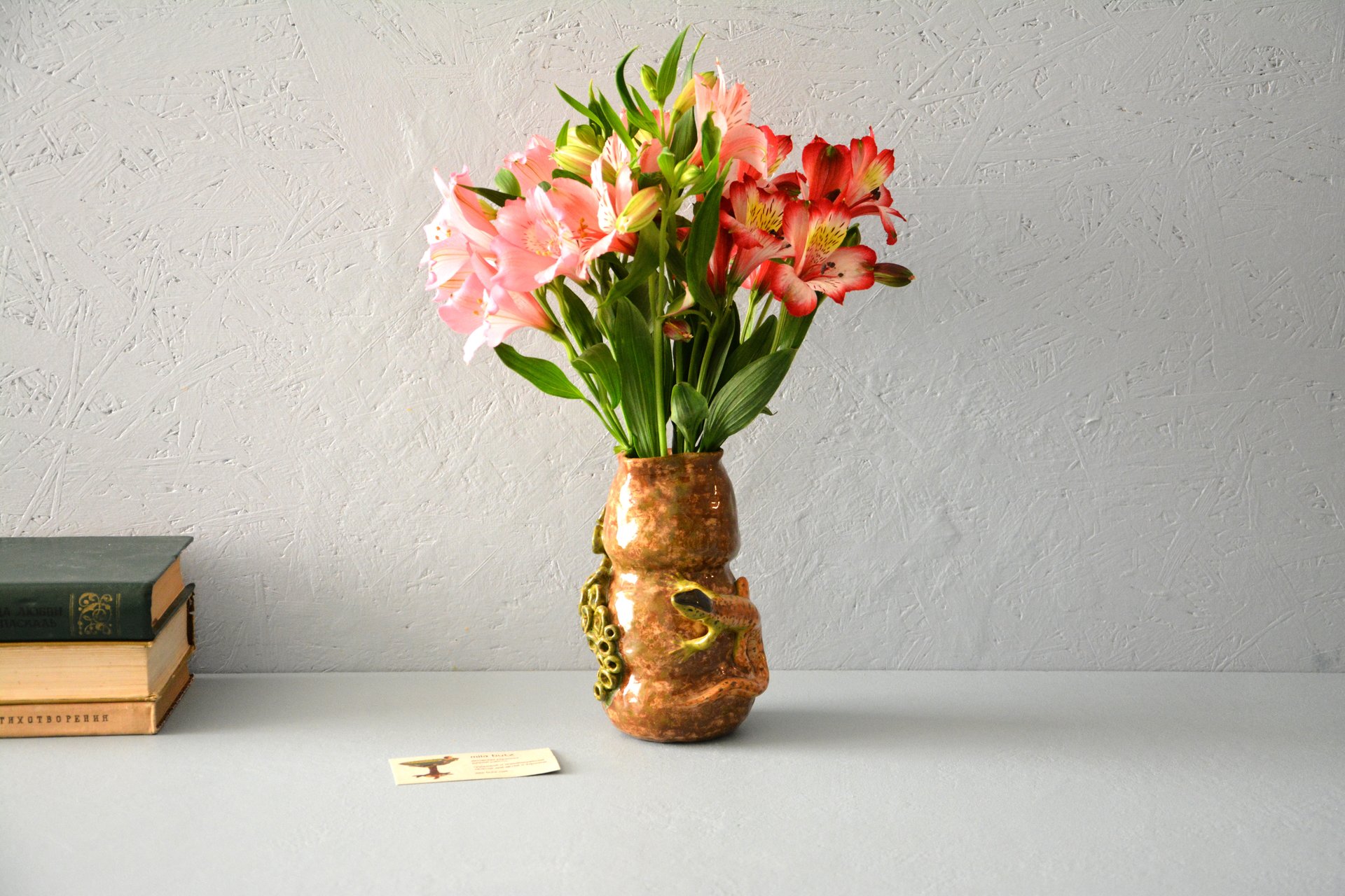 Interior vase «Sand Lizard on the stone», height - 17 cm. Photo 570.