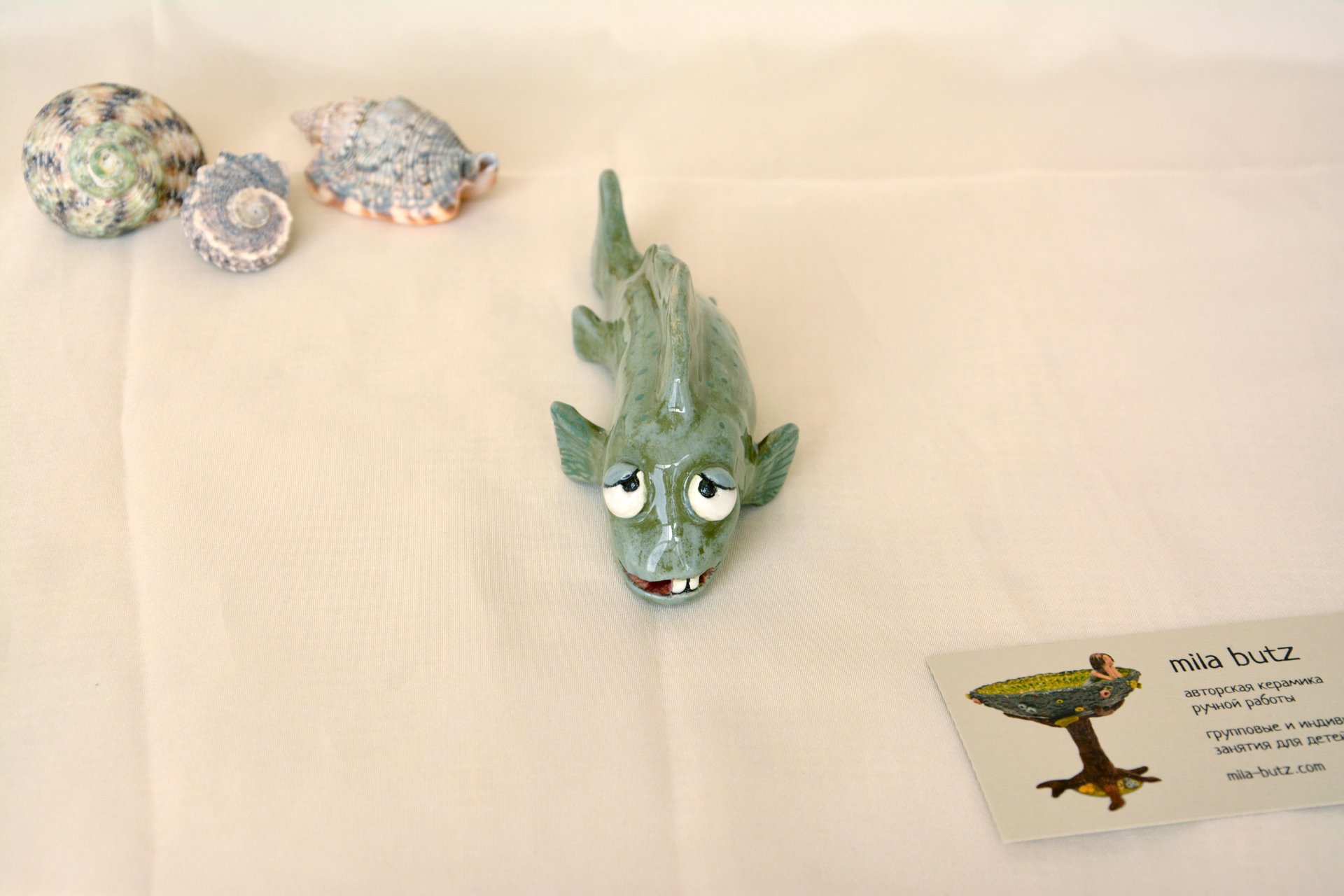 Керамическая фигурка рыбки Беззубика, высота - 5 см, длина - 14, ширина - 5 см., фото 6 из 7.