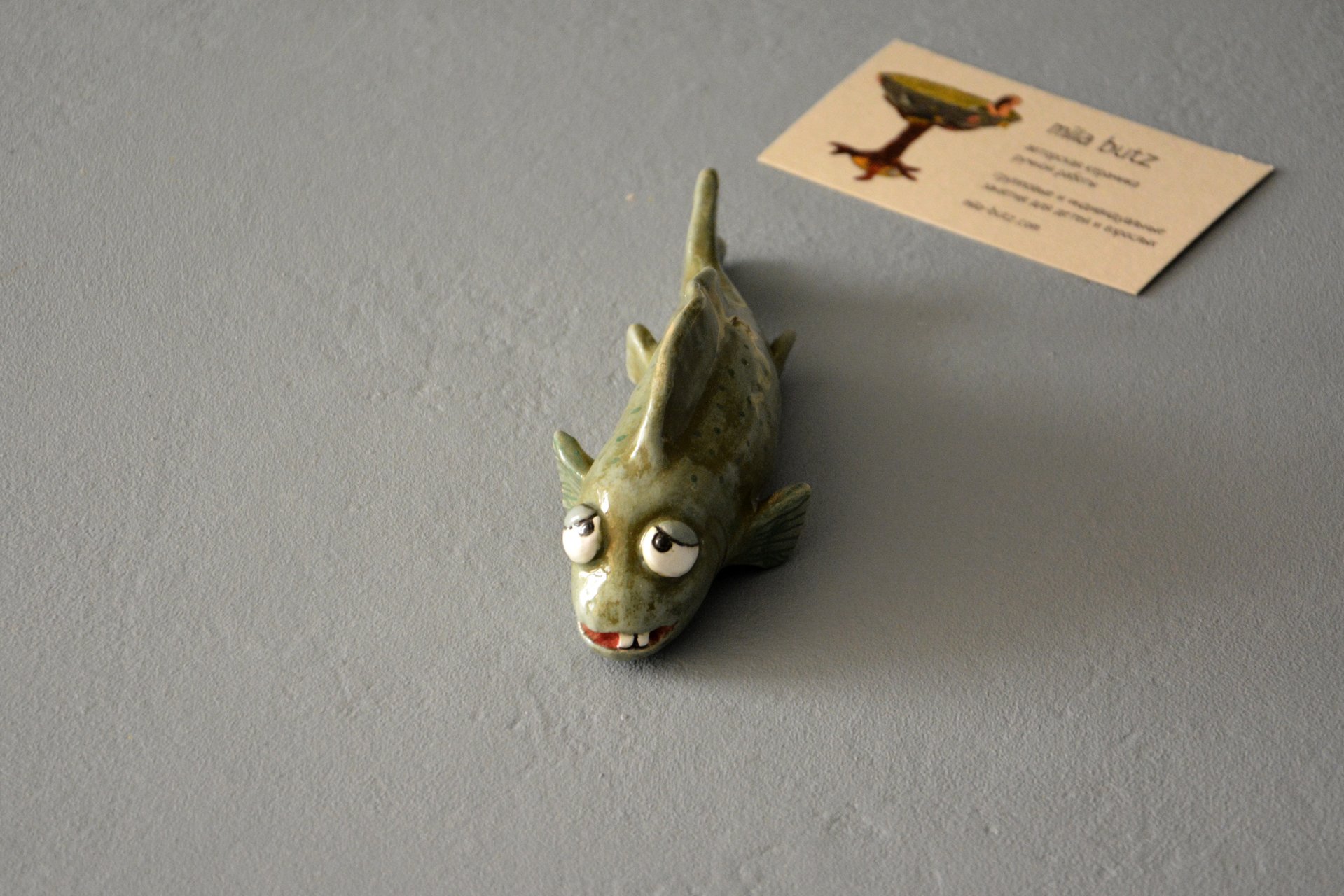 Керамическая фигурка рыбки Беззубика, высота - 5 см, длина - 14, ширина - 5 см., фото 1 из 7.