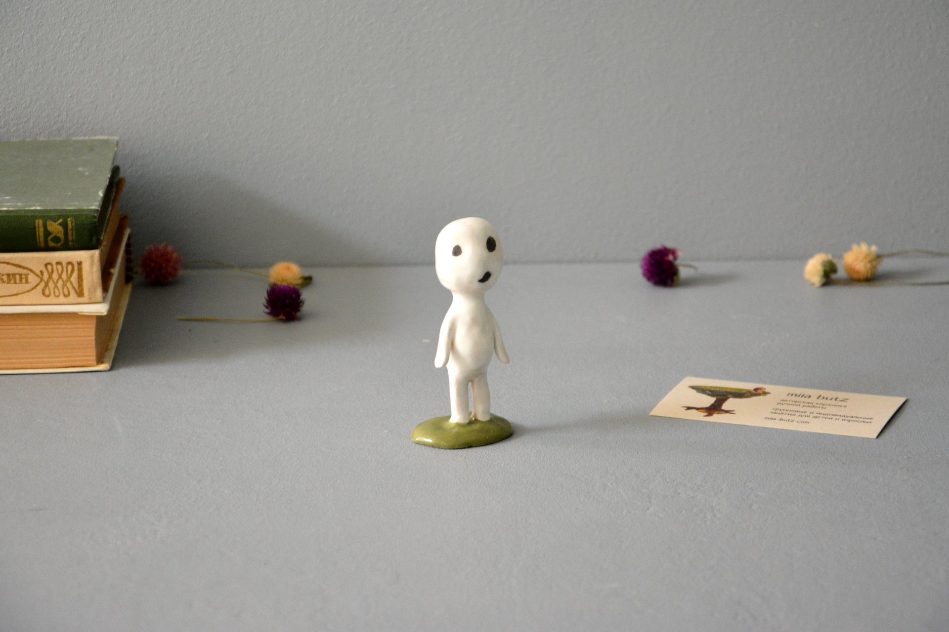 Фигурка шепчущего Кодама духа дерева, высота - 8.5 см, фото 1 из 4.