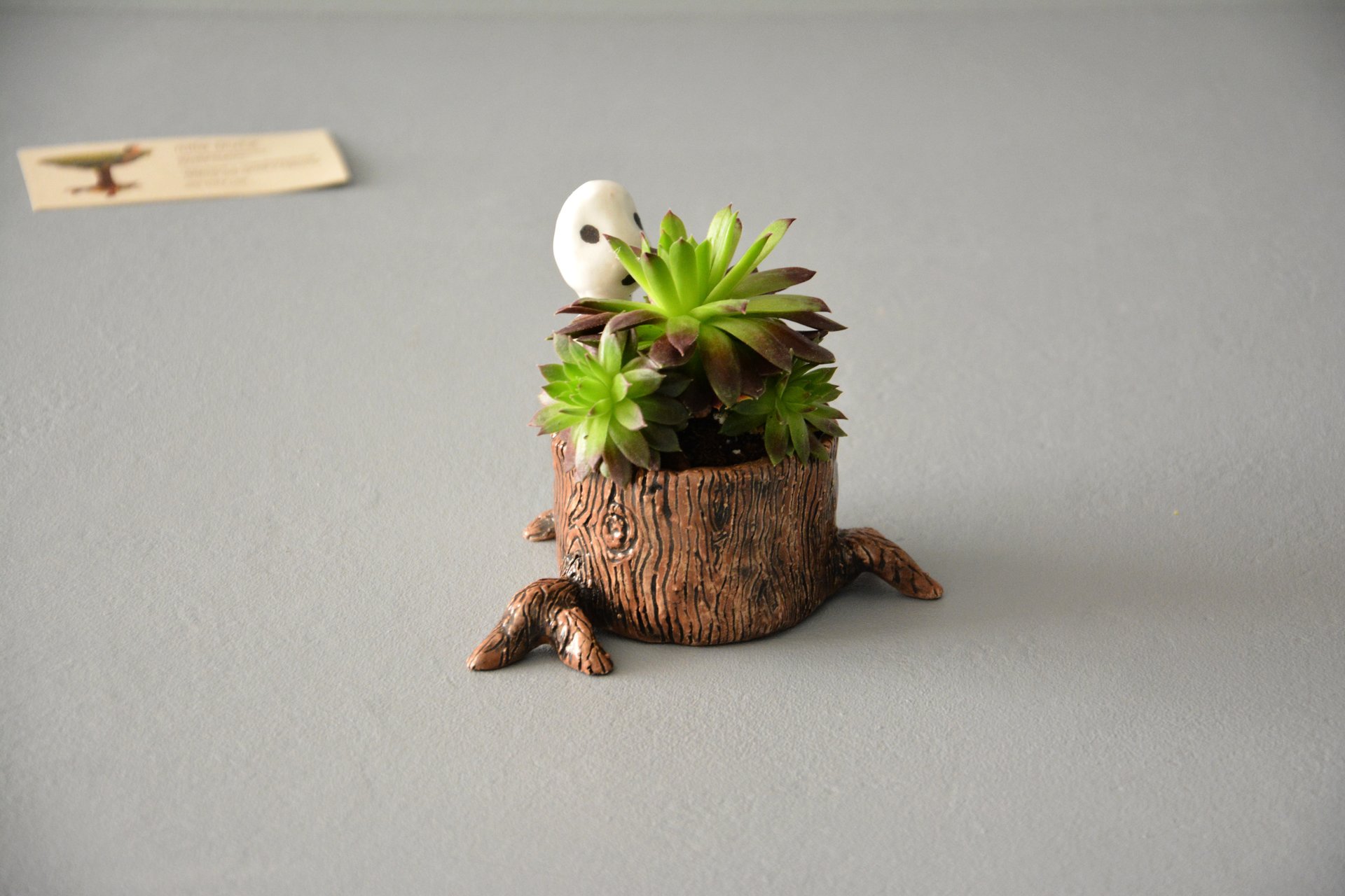 Фигурка Кодама дух дерева за пнем, высота - 9 см, диаметр пенька - 6см, фото 1 из 8.