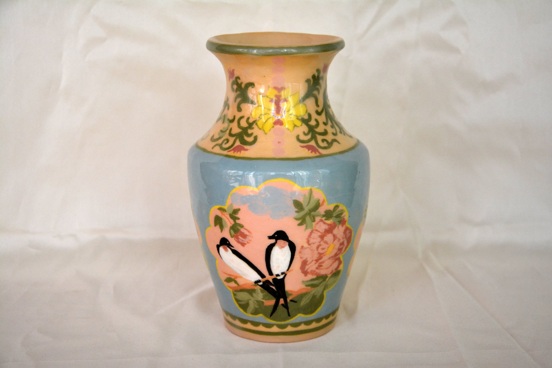 Керамическая классическая ваза с ручной росписью ласточки, высота - 18 см, фото 5 из 5.