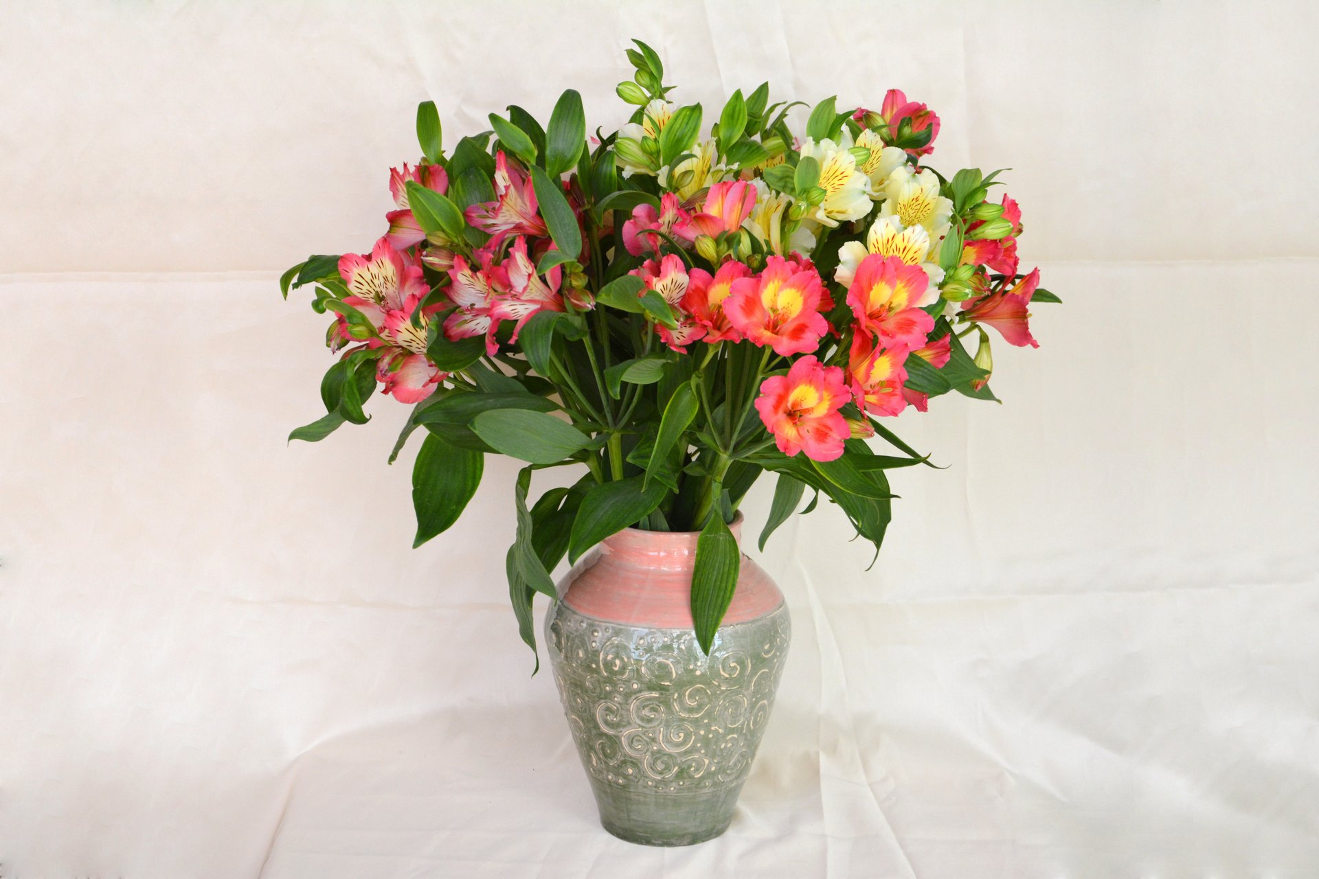 Classic vase Green patinated, height - 23 cm, photo 1 of 3.